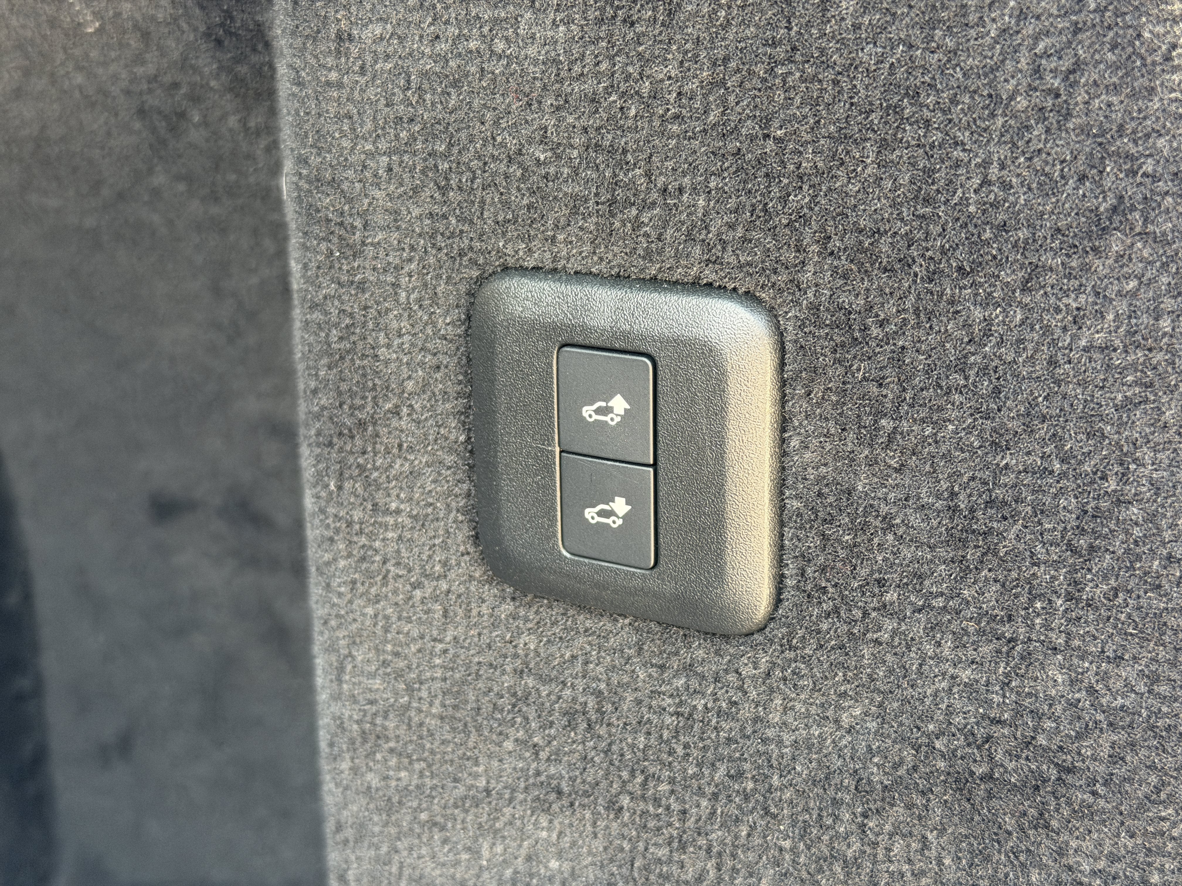 Used 2022 Silver Land Rover HSE Silver Edition image 37