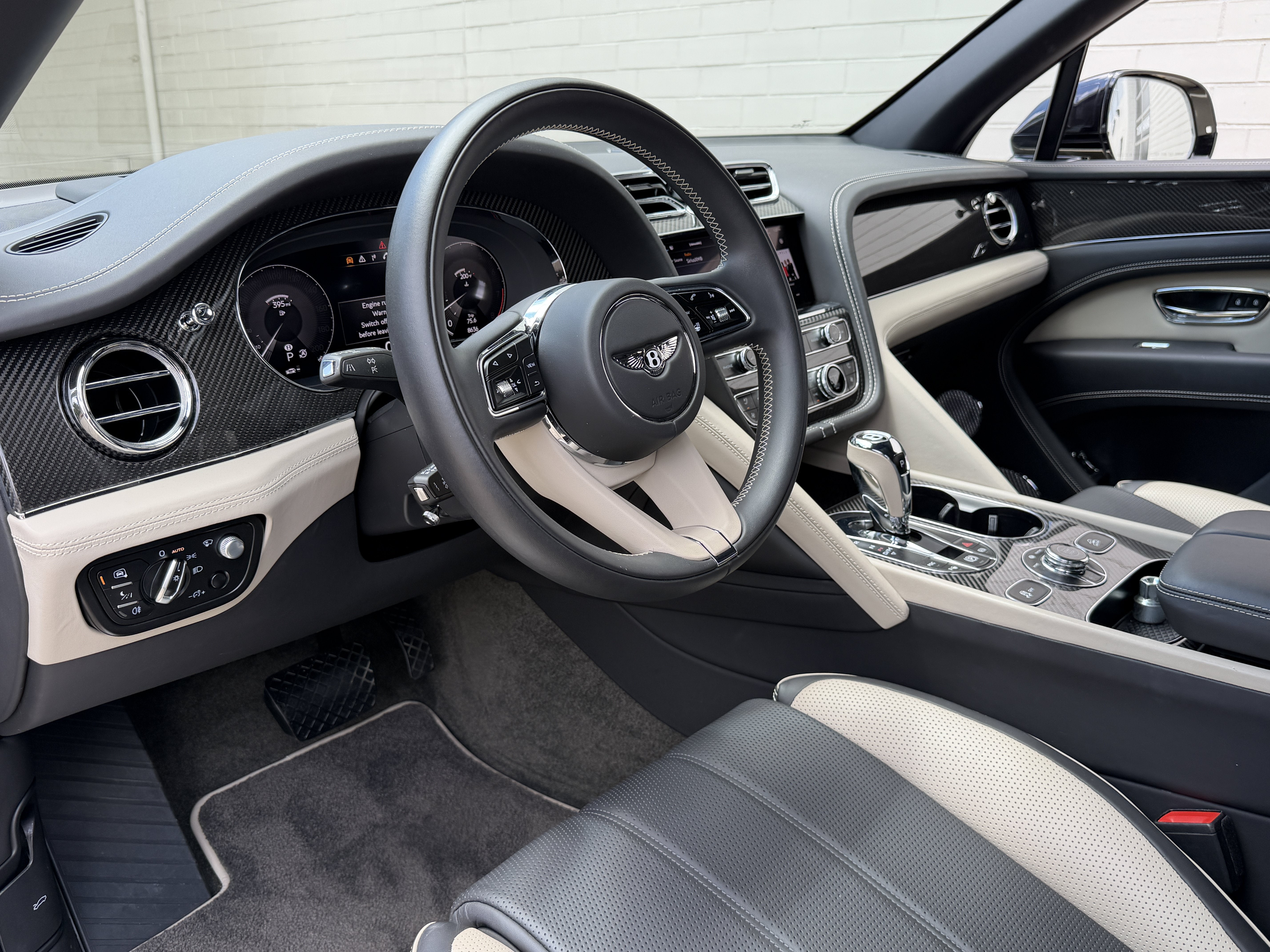 Used 2023 Sunburst Gold by Mulliner Bentley S image 2