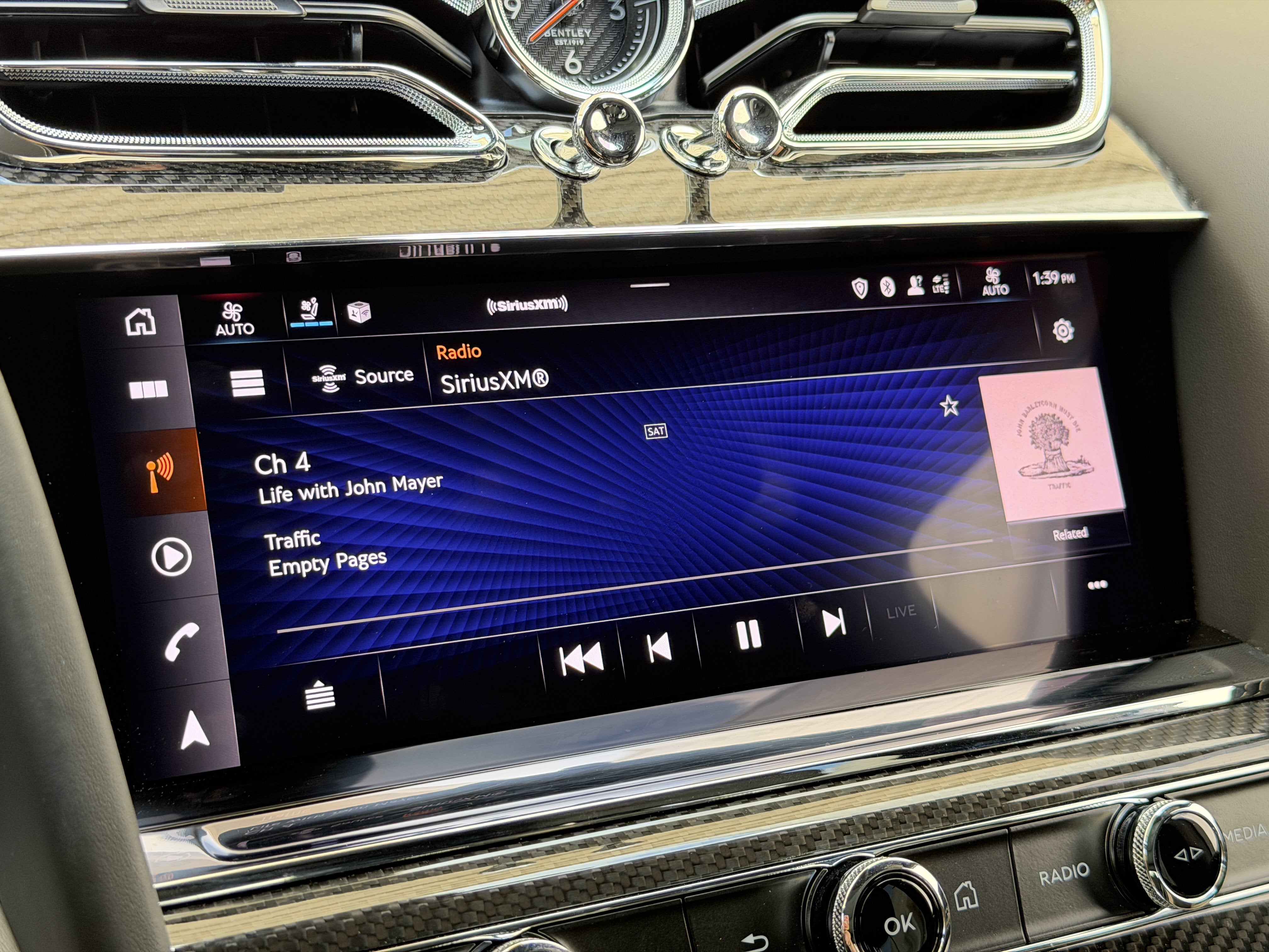 Used 2023 Sunburst Gold by Mulliner Bentley S image 22