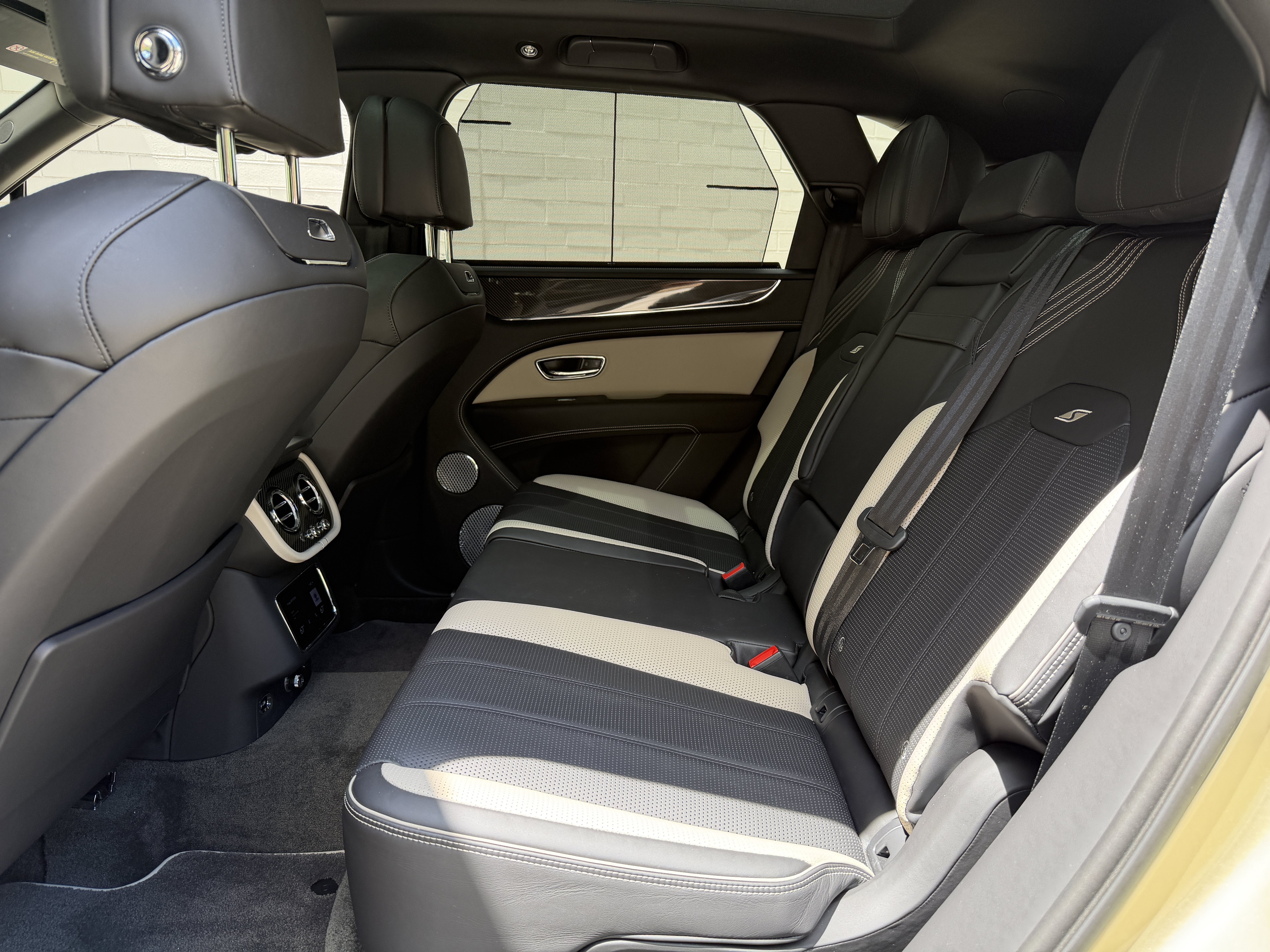 Used 2023 Sunburst Gold by Mulliner Bentley S image 35