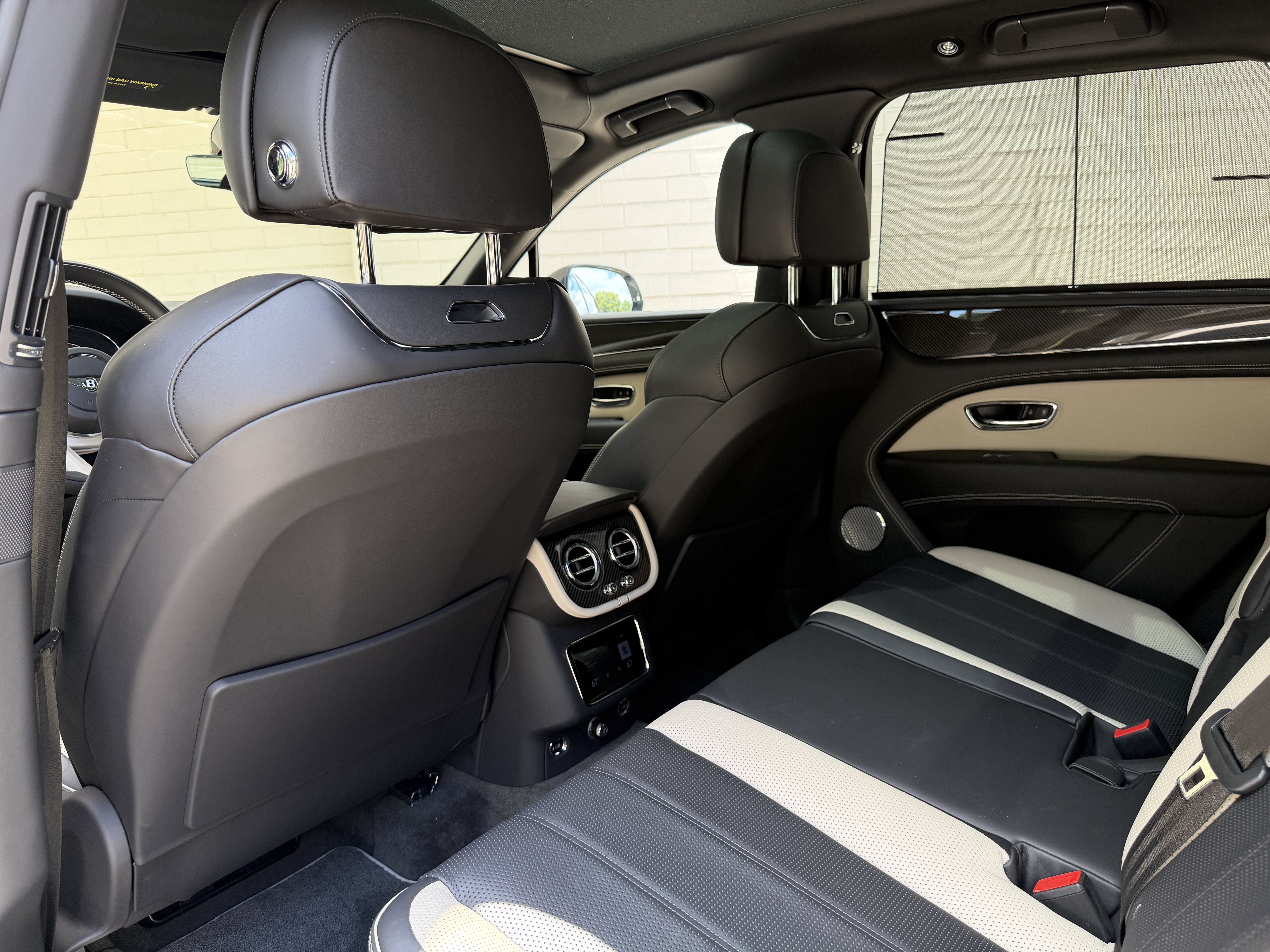 Used 2023 Sunburst Gold by Mulliner Bentley S image 36