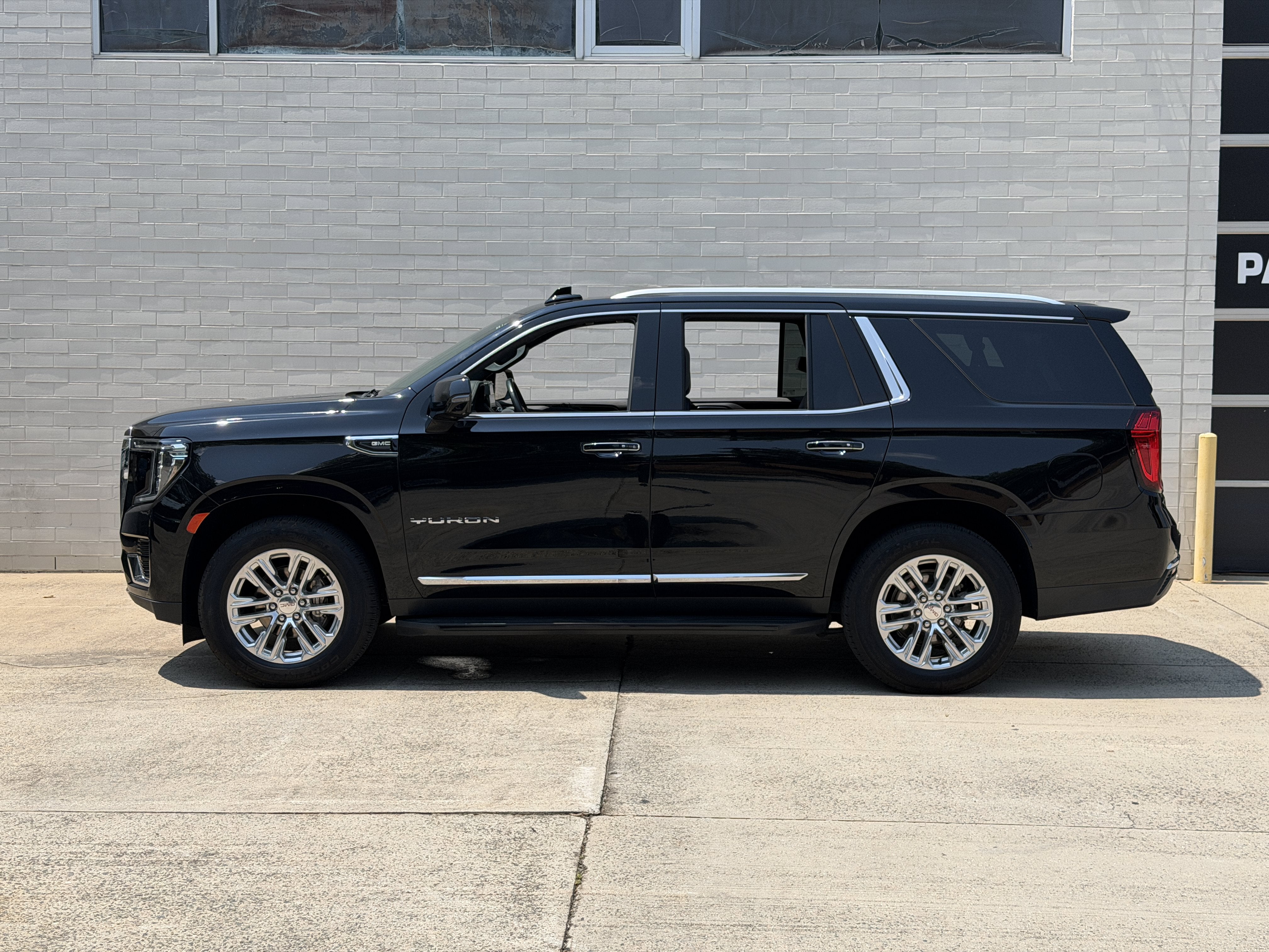 Used 2022 Onyx Black GMC SLT image 6