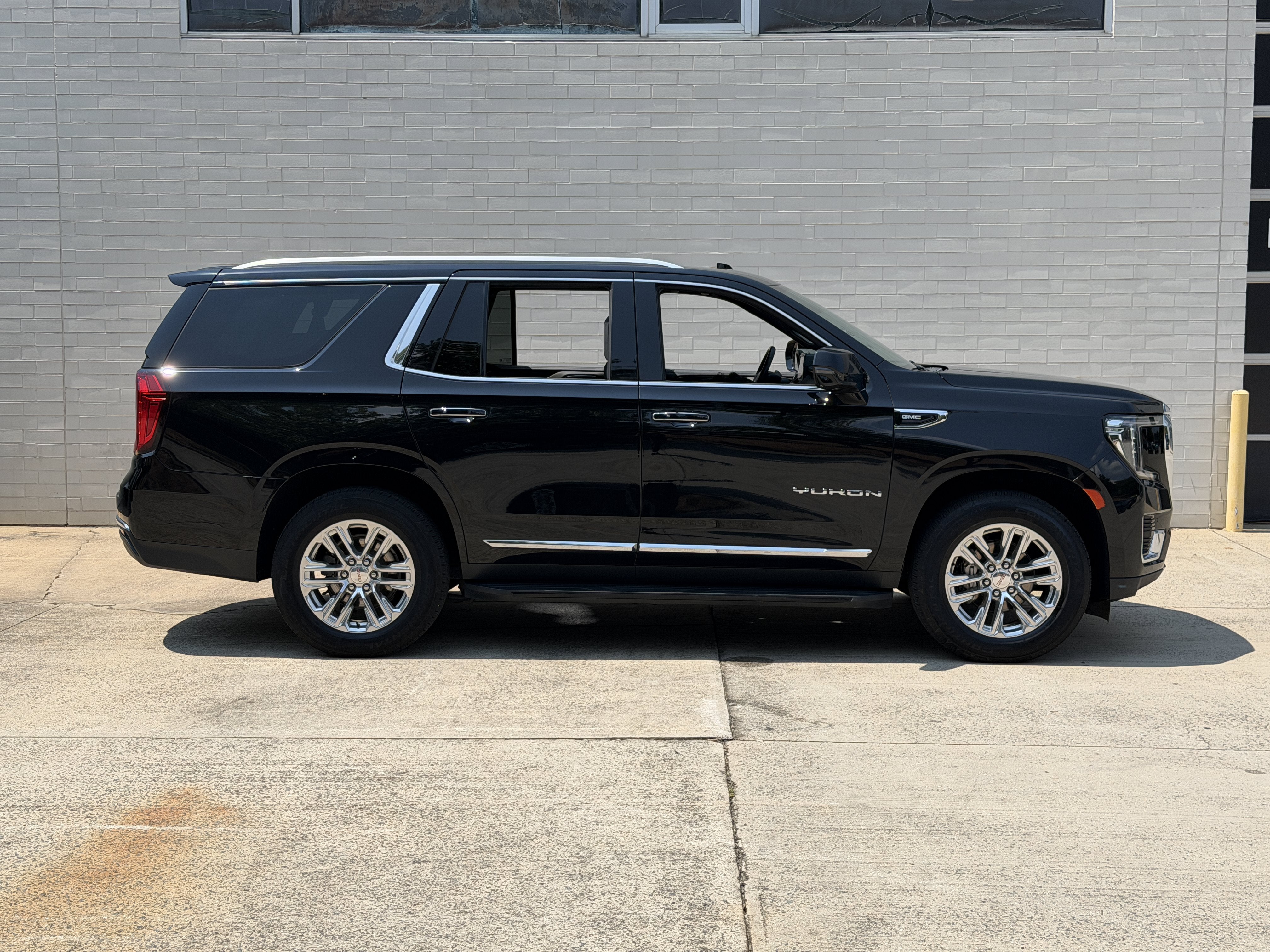 Used 2022 Onyx Black GMC SLT image 2
