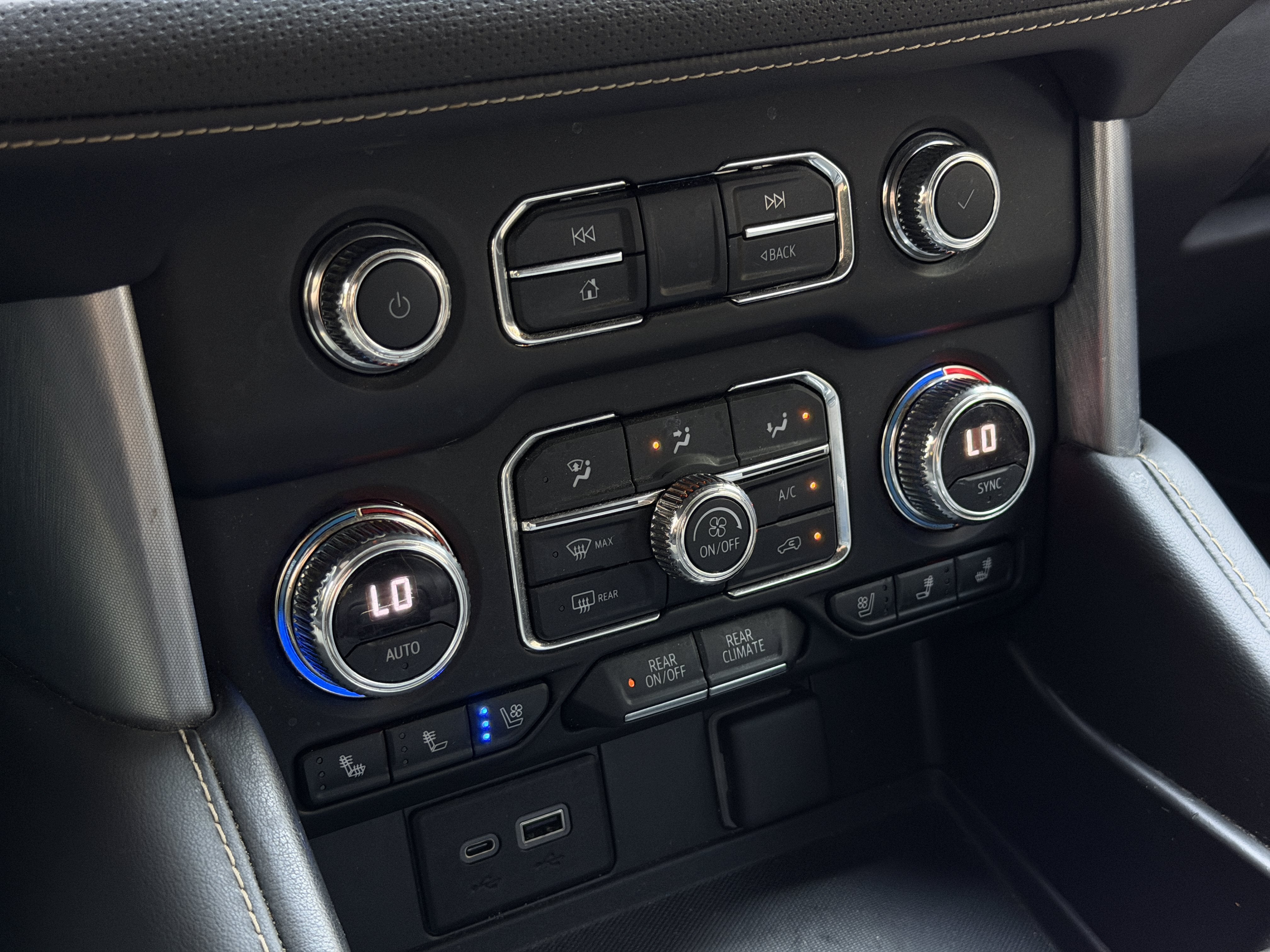 Used 2022 Onyx Black GMC SLT image 25