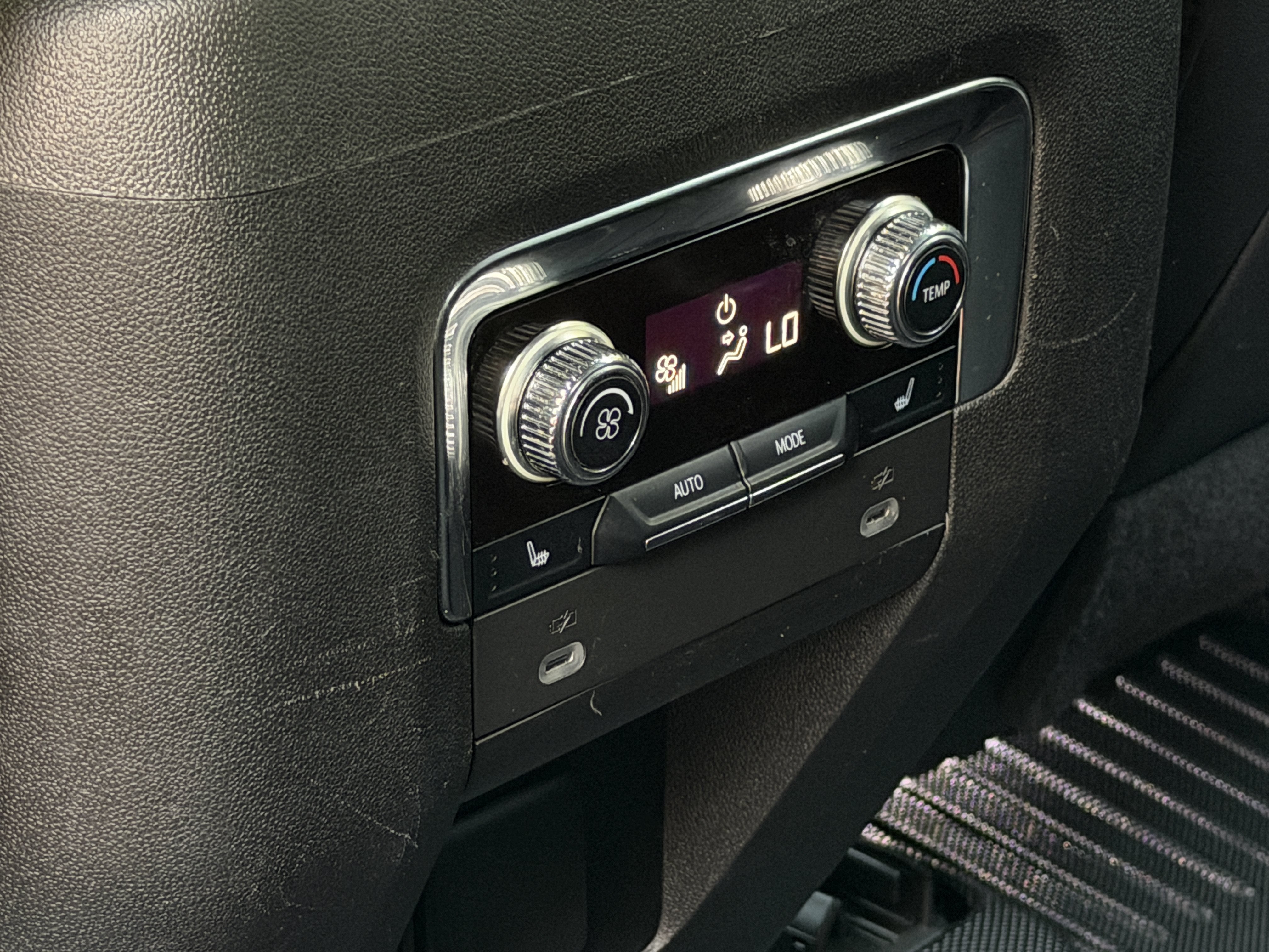 Used 2022 Onyx Black GMC SLT image 37