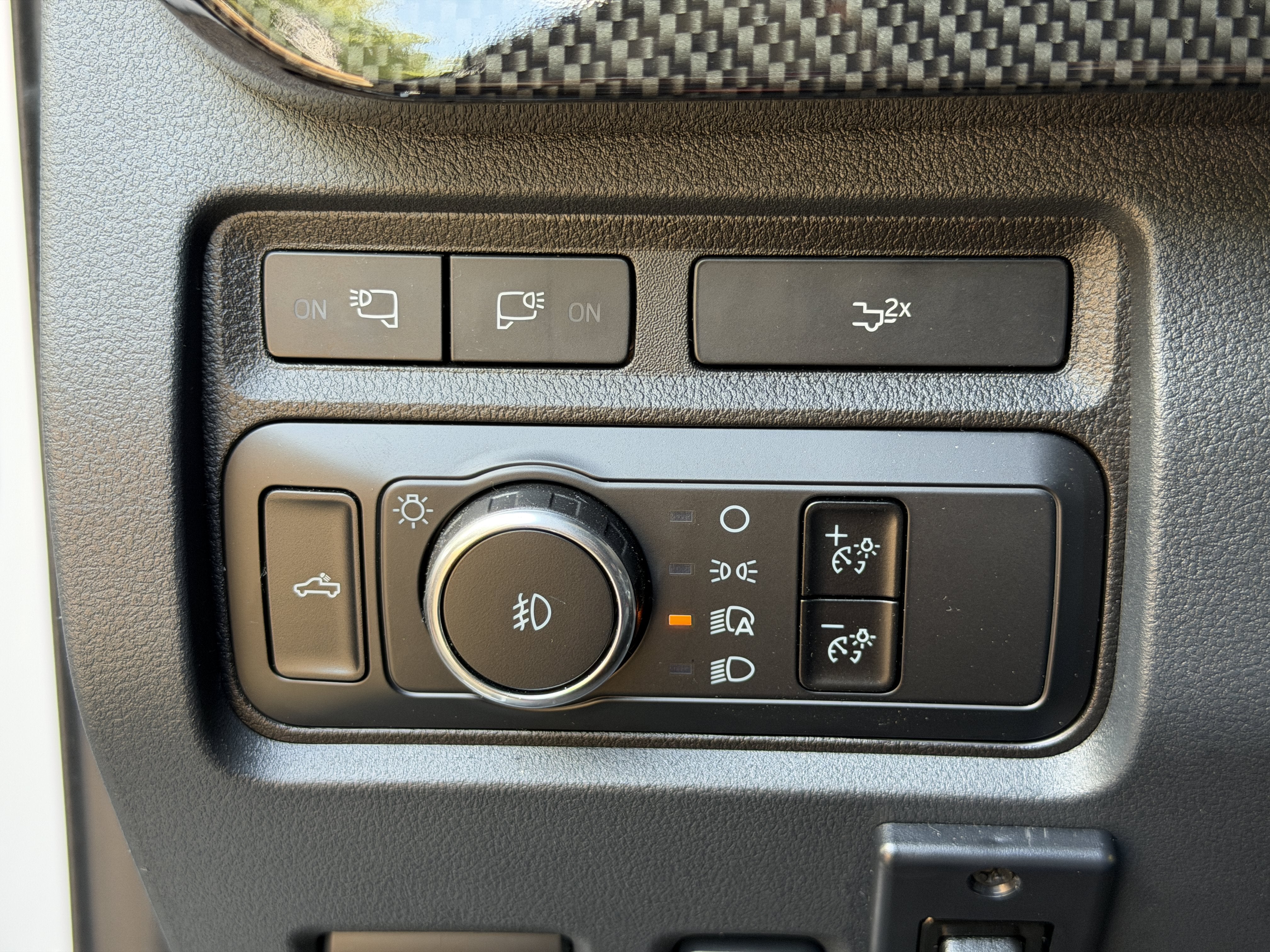 Used 2024 Oxford White Ford SuperCrew 4WD image 19