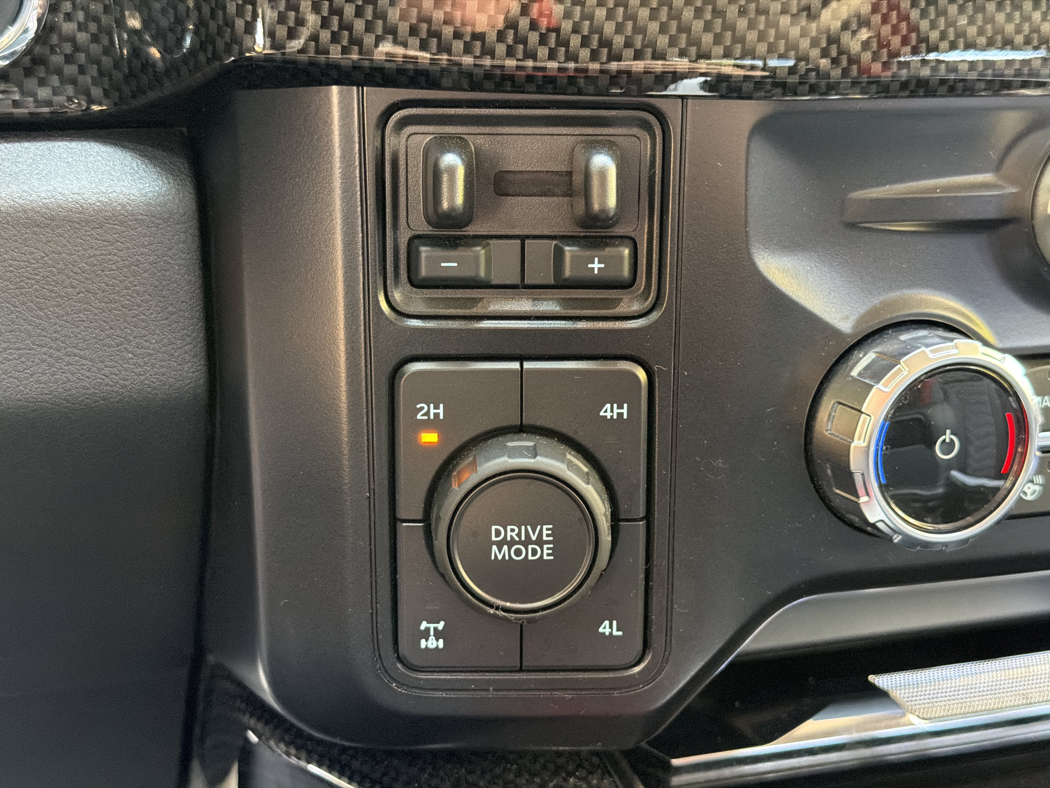 Used 2024 Oxford White Ford SuperCrew 4WD image 30