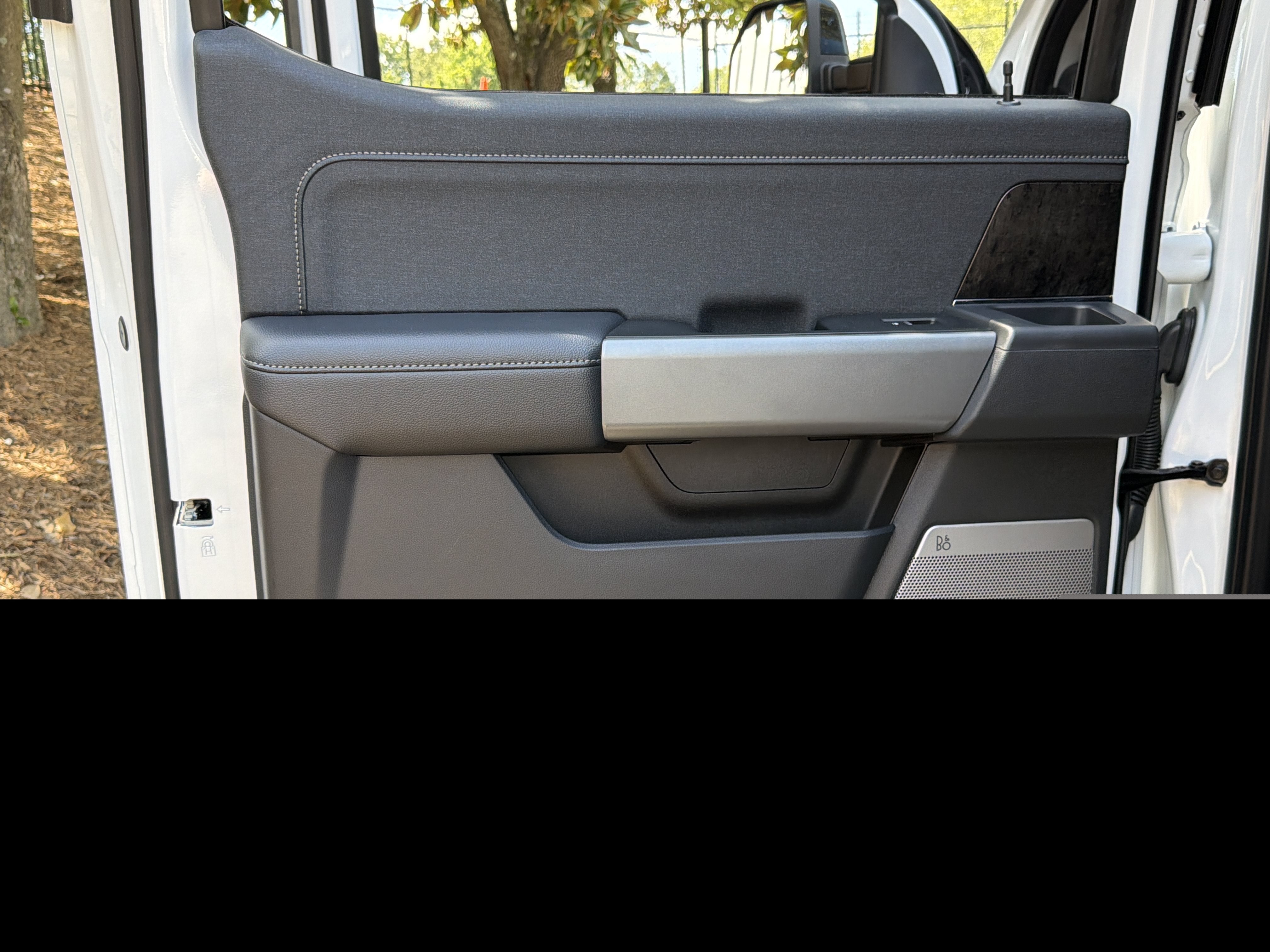 Used 2024 Oxford White Ford SuperCrew 4WD image 41