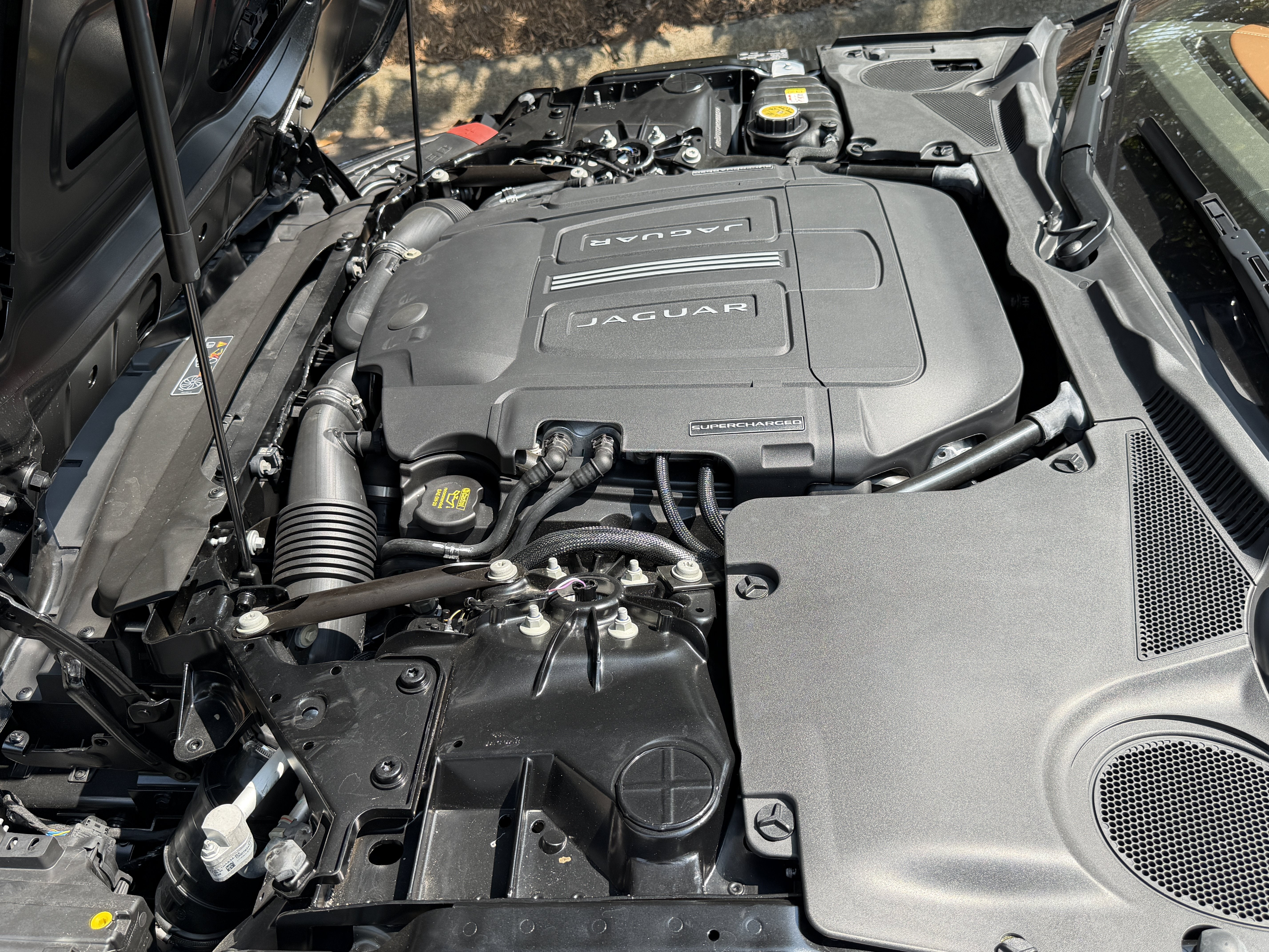 Used 2024 Santorini Black Jaguar R-Dynamic image 9