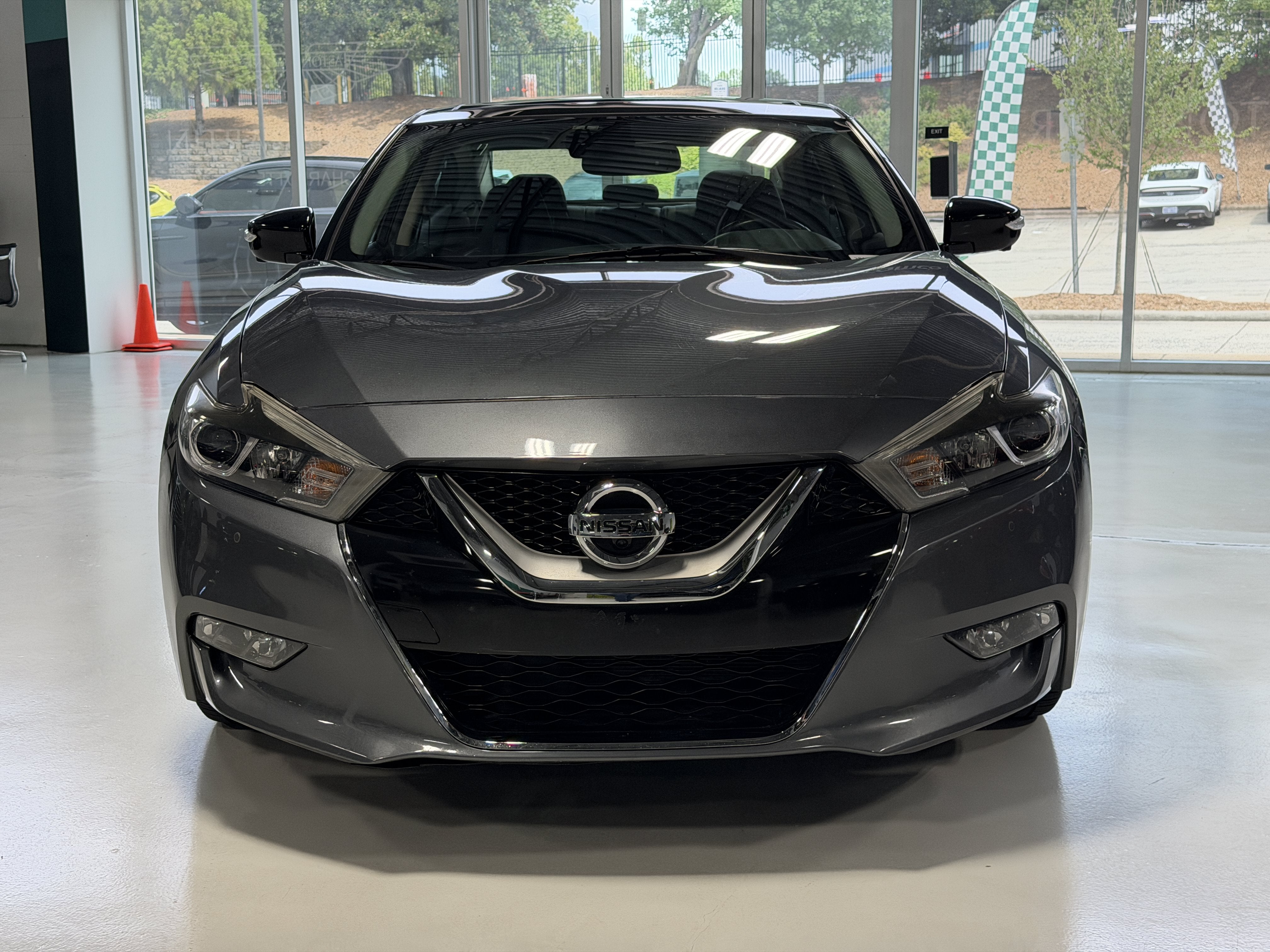 Used 2017 Gun Metallic Nissan Platinum image 8