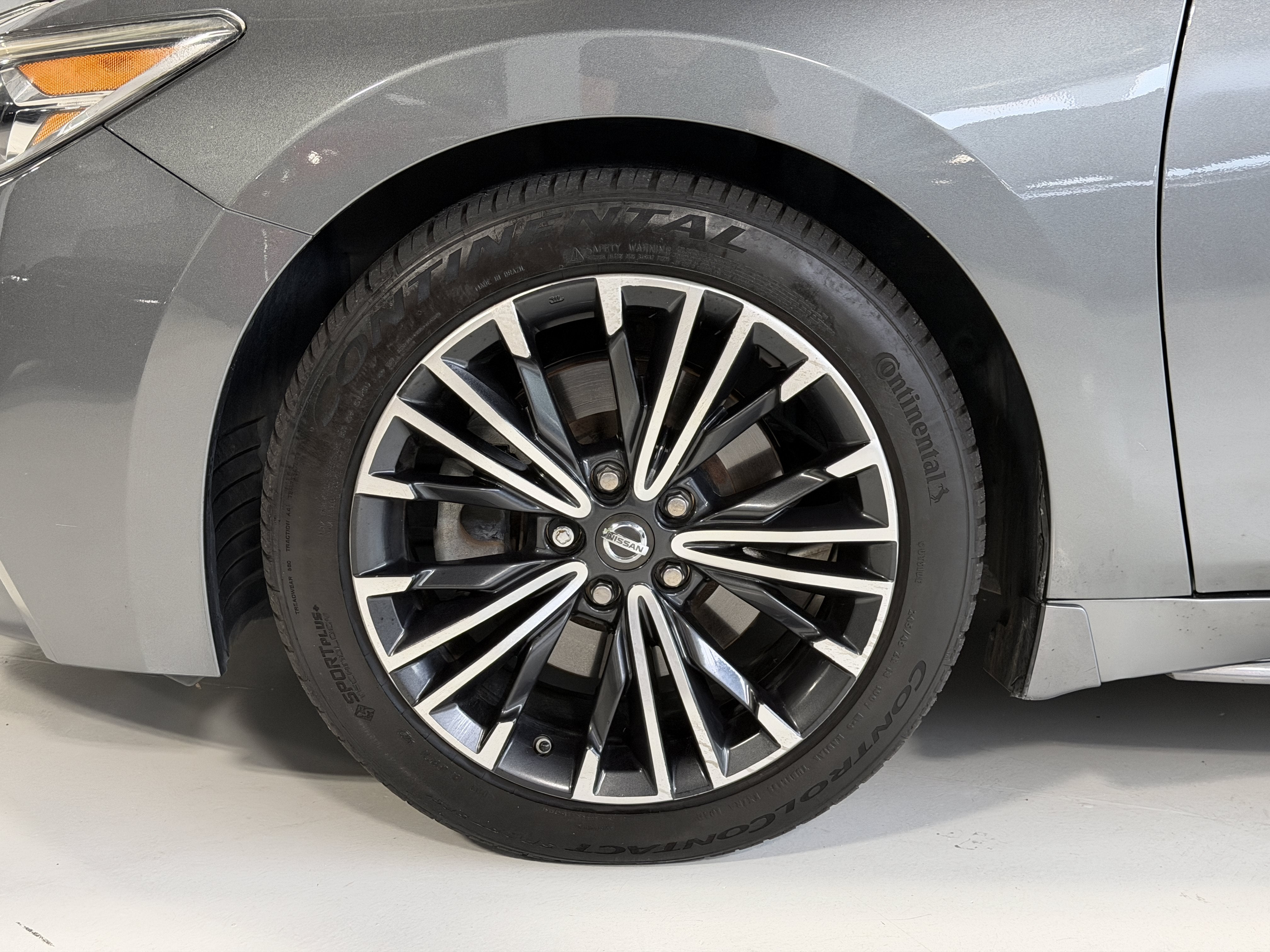 Used 2017 Gun Metallic Nissan Platinum image 11