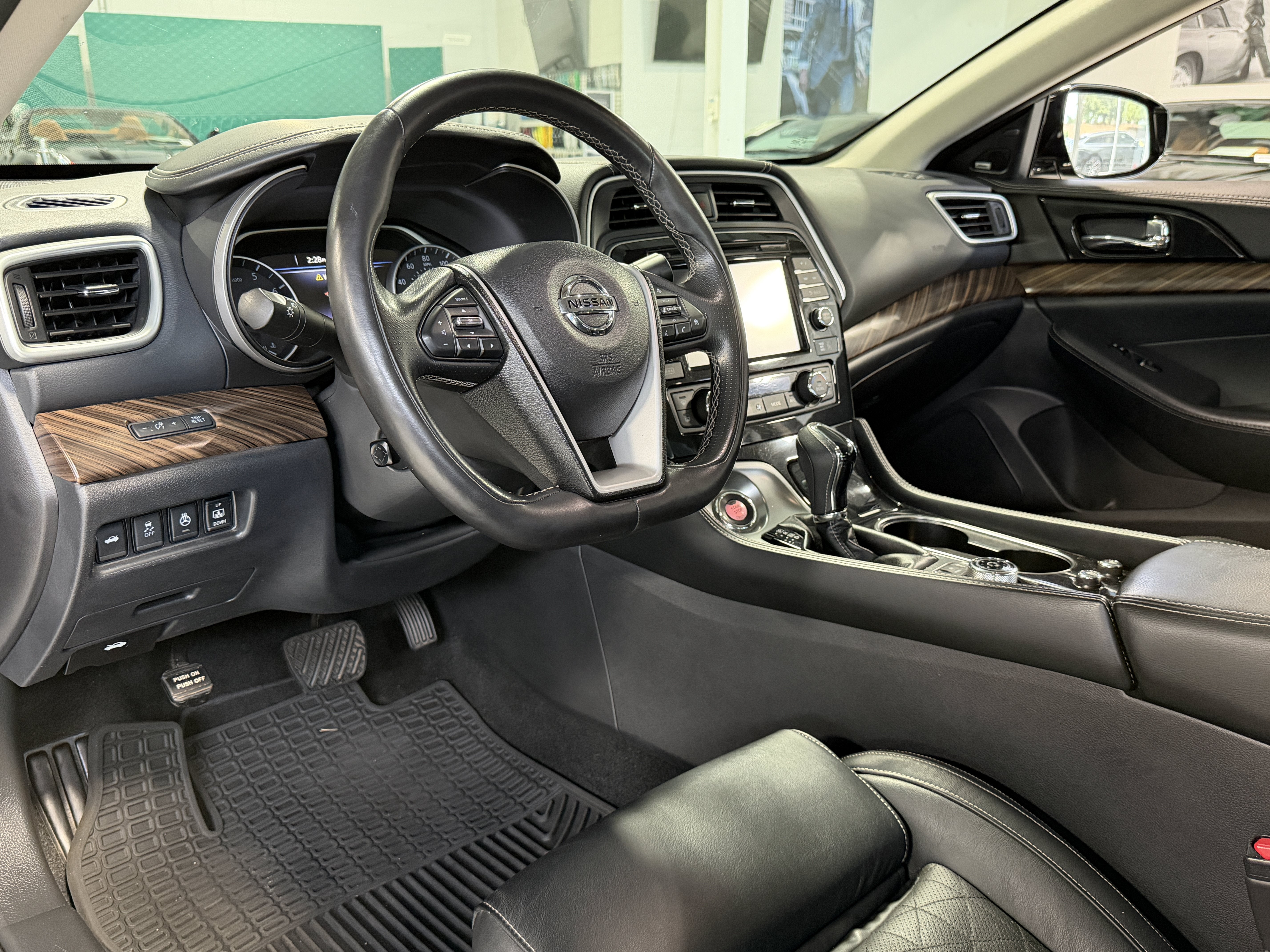 Used 2017 Gun Metallic Nissan Platinum image 14