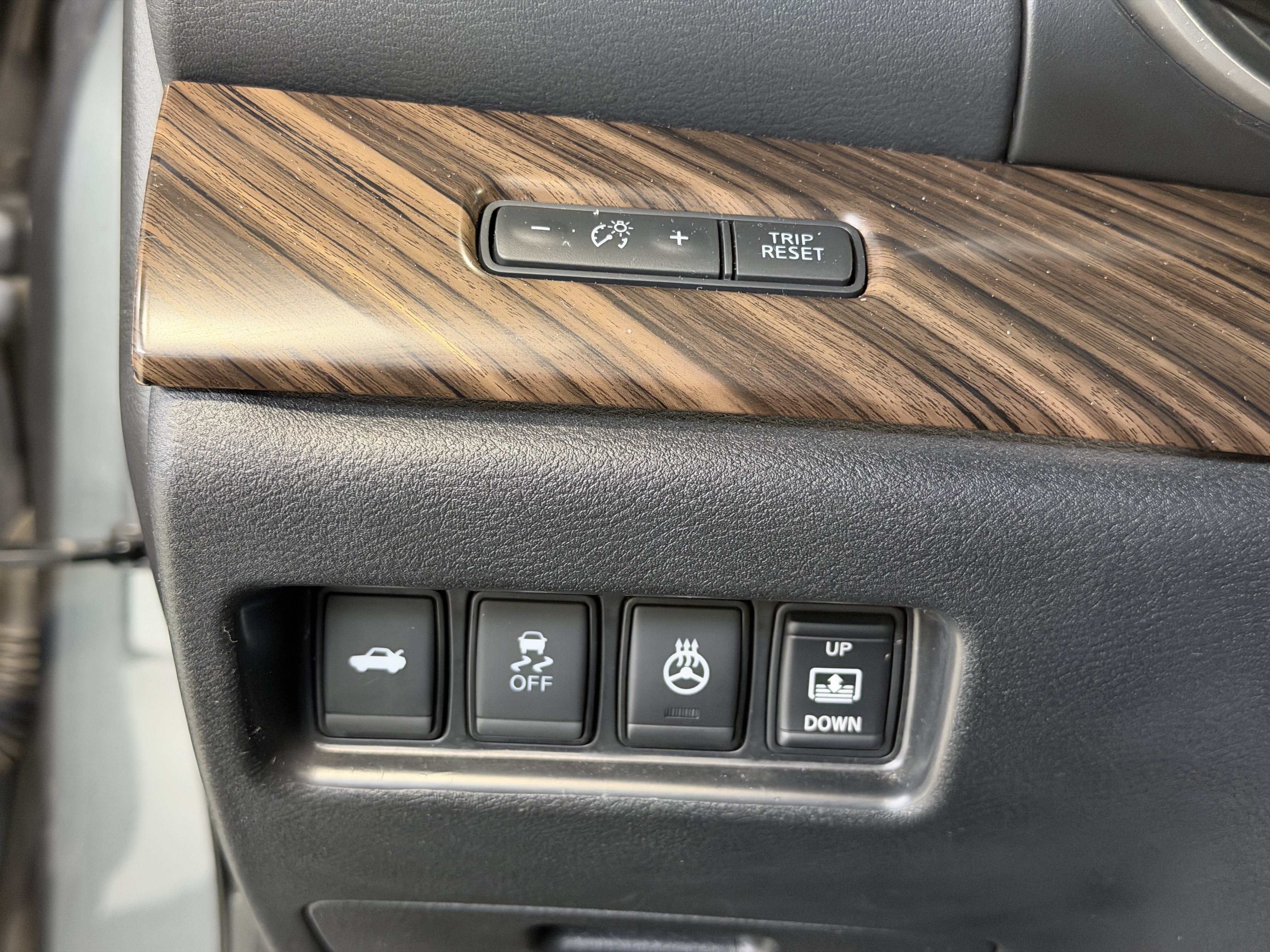 Used 2017 Gun Metallic Nissan Platinum image 18