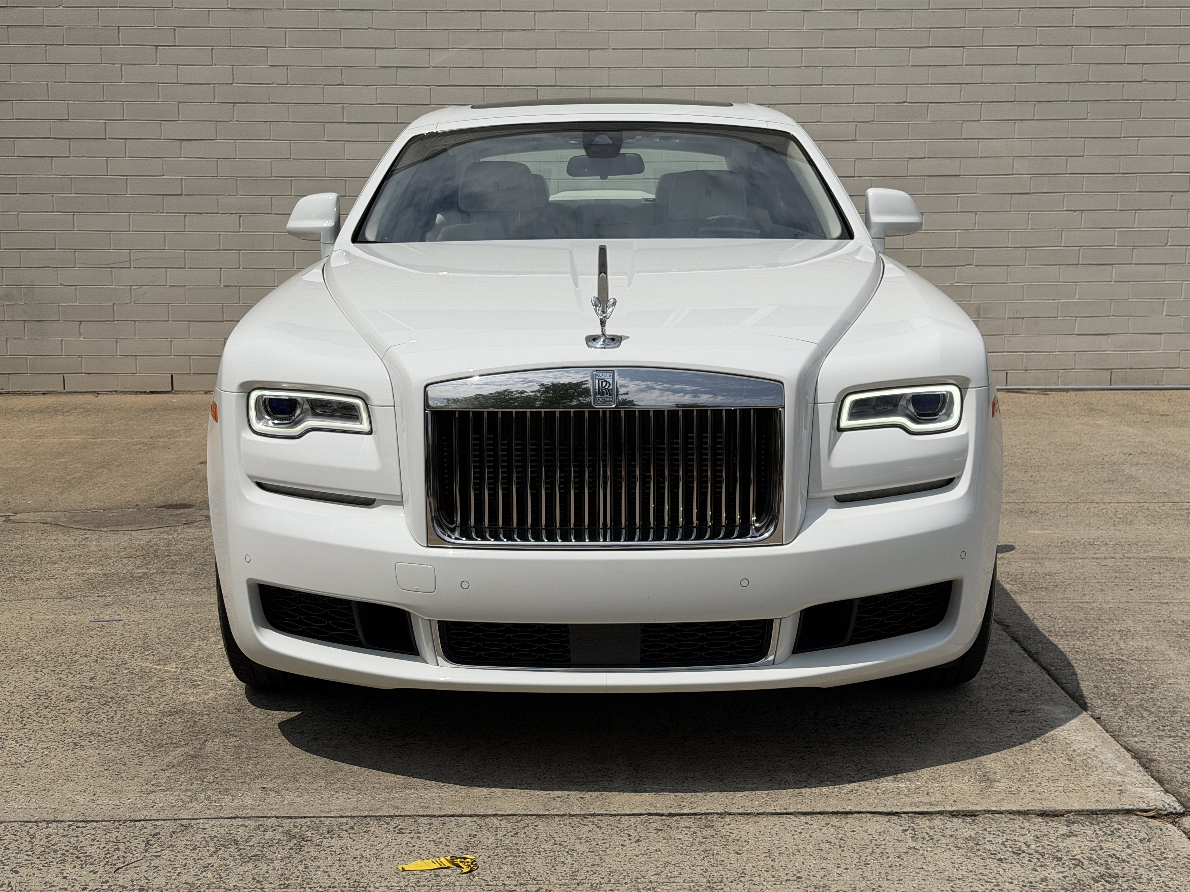 Used 2018 English White Rolls-Royce Base image 4