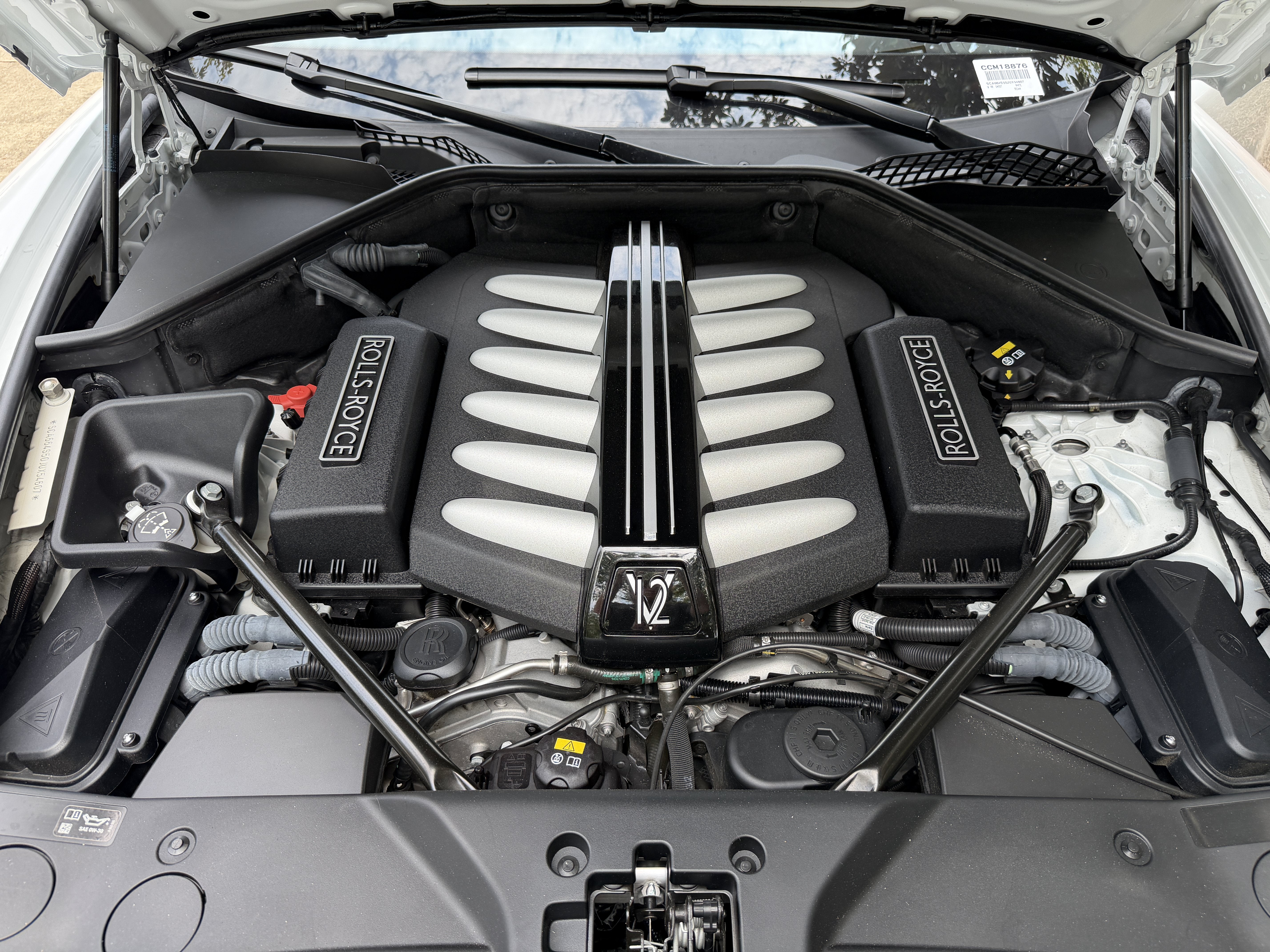 Used 2018 English White Rolls-Royce Base image 5