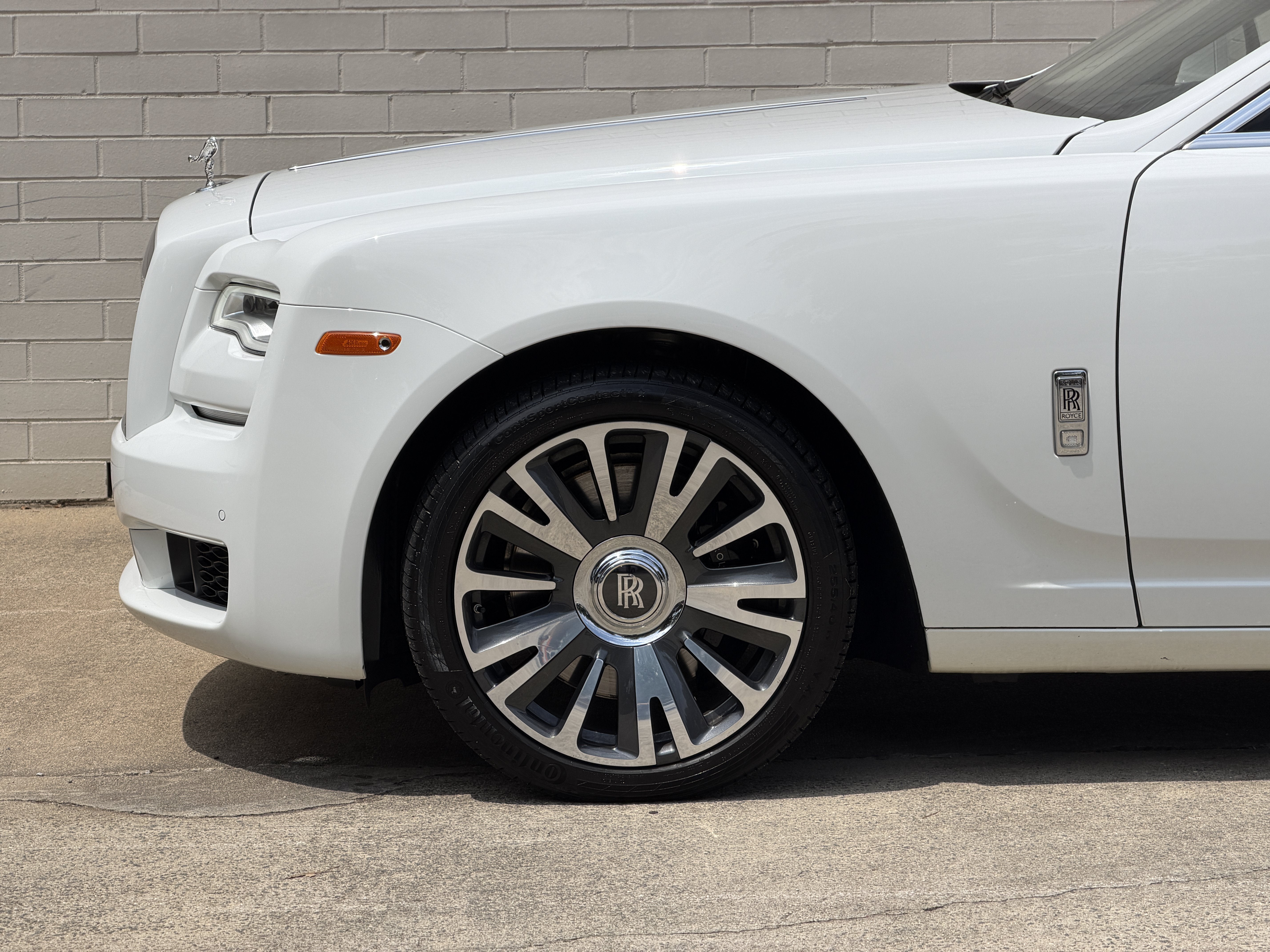 Used 2018 English White Rolls-Royce Base image 6