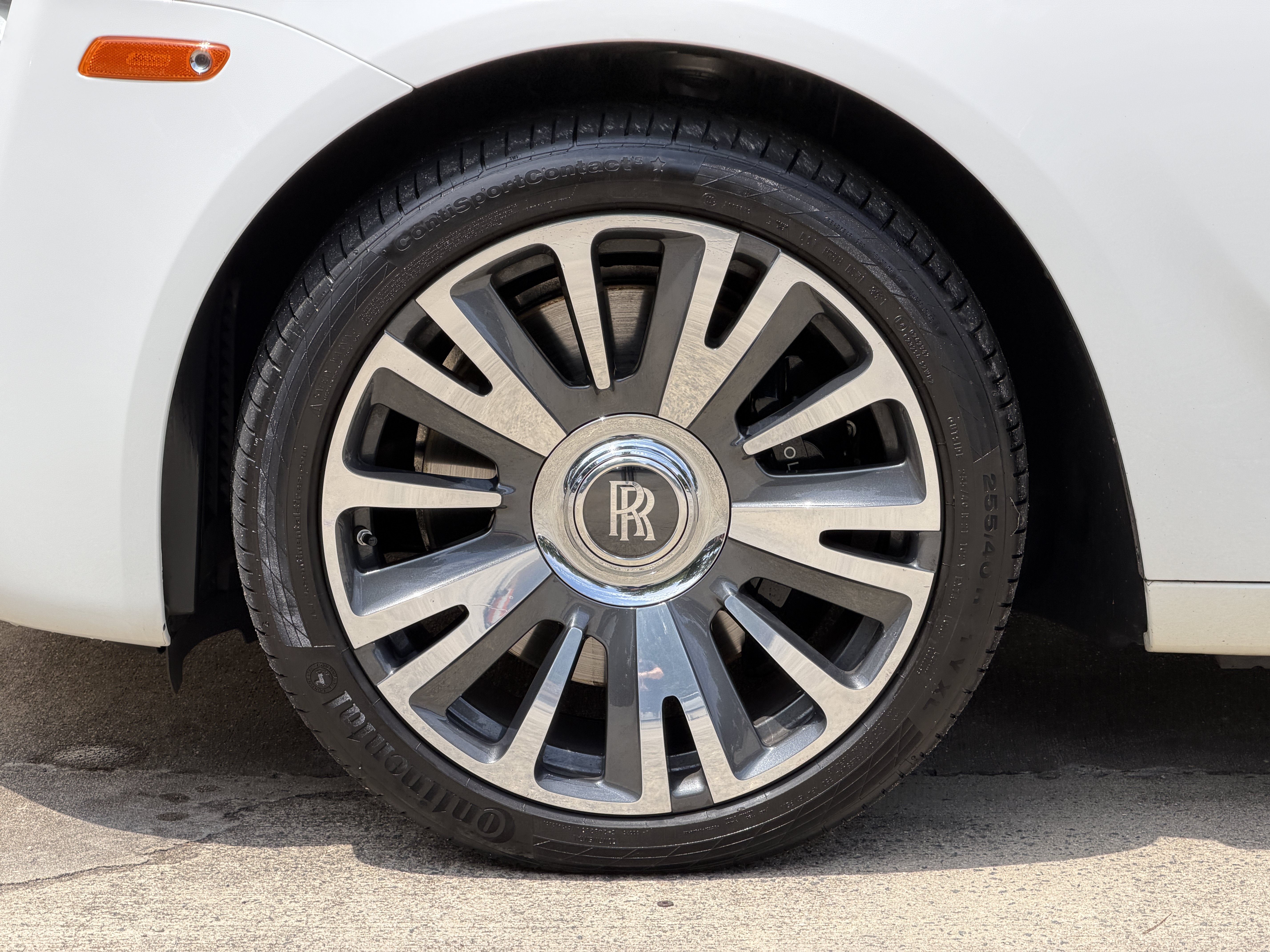 Used 2018 English White Rolls-Royce Base image 7