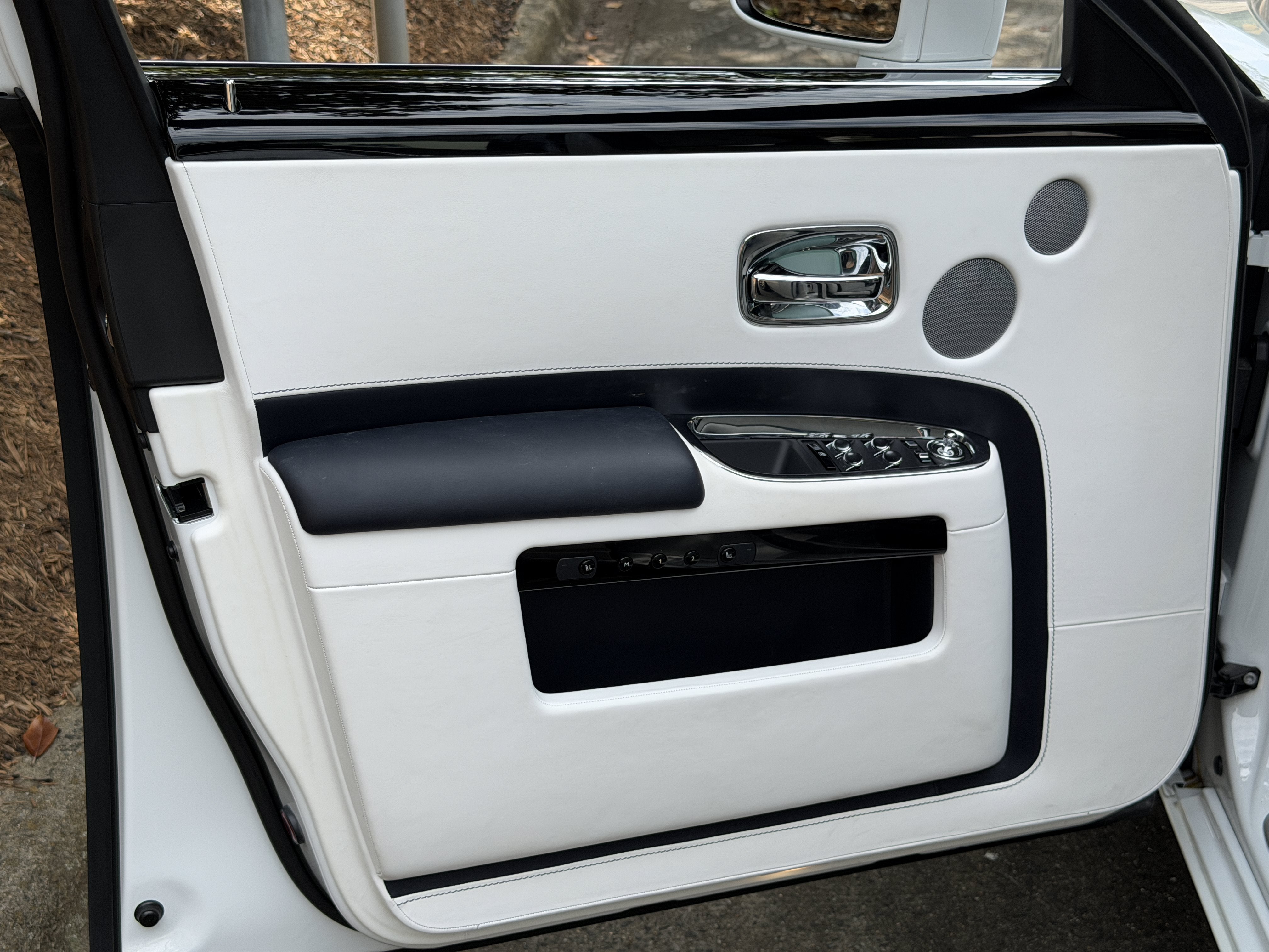 Used 2018 English White Rolls-Royce Base image 8