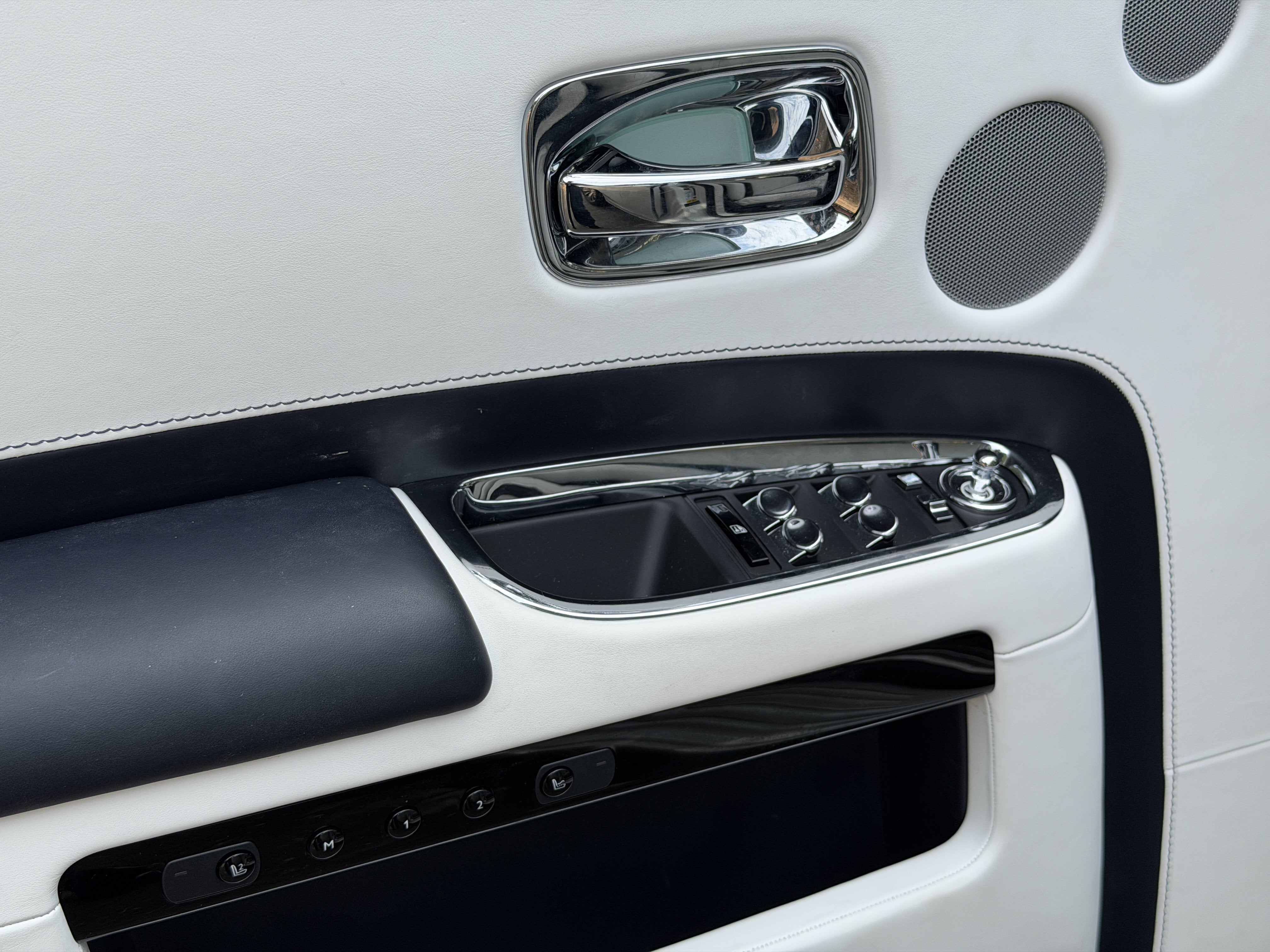 Used 2018 English White Rolls-Royce Base image 9