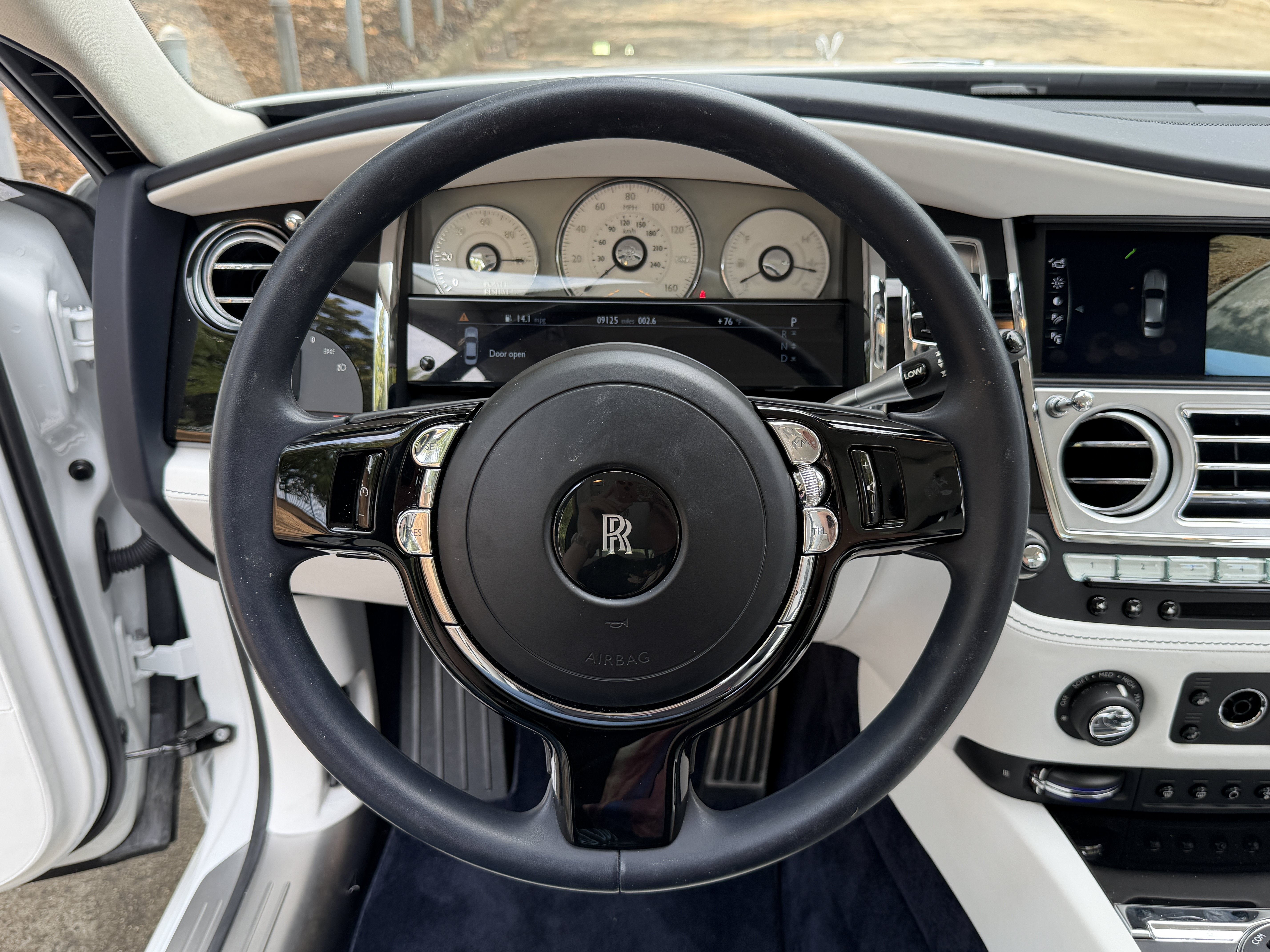Used 2018 English White Rolls-Royce Base image 14