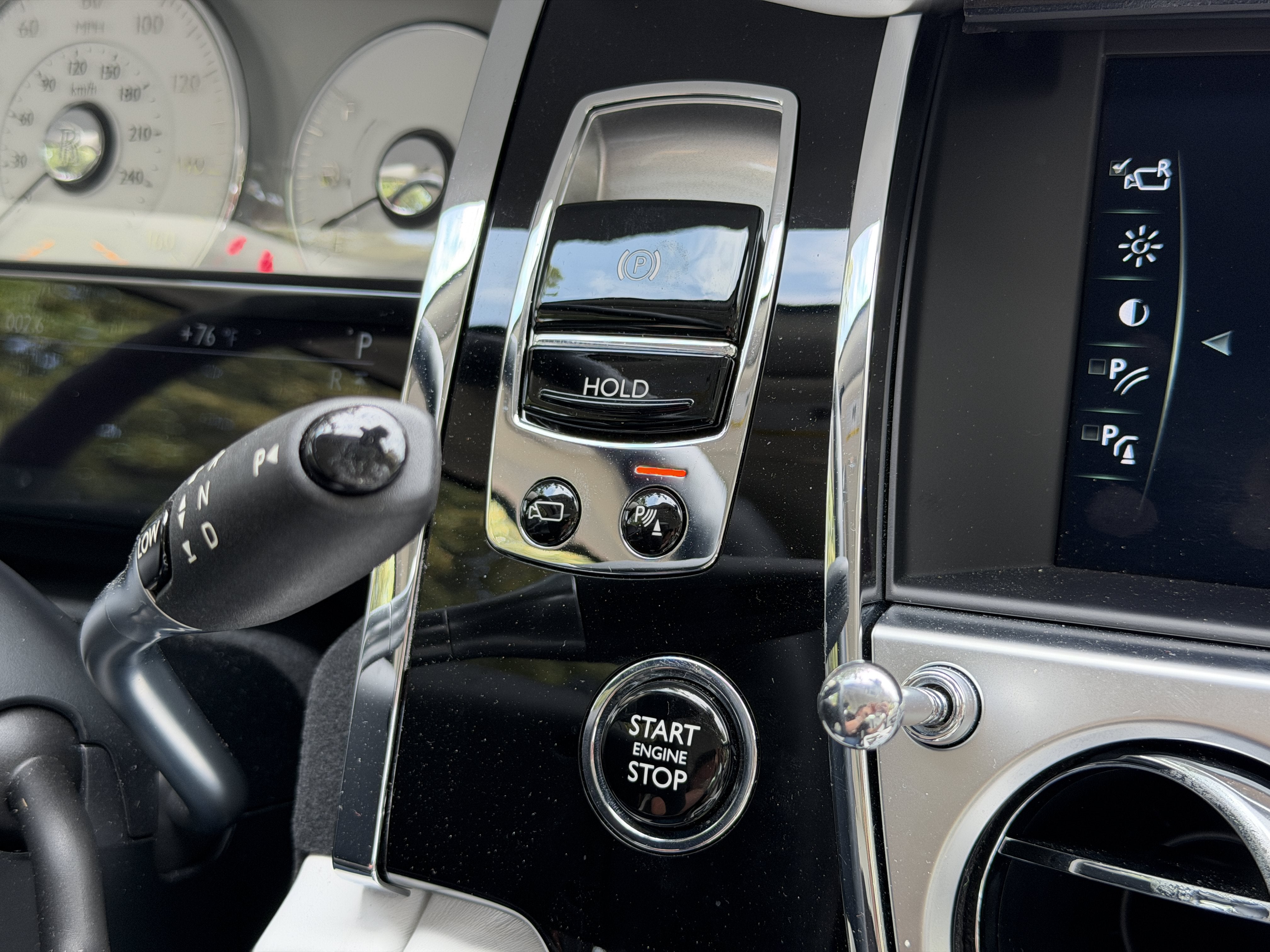 Used 2018 English White Rolls-Royce Base image 19