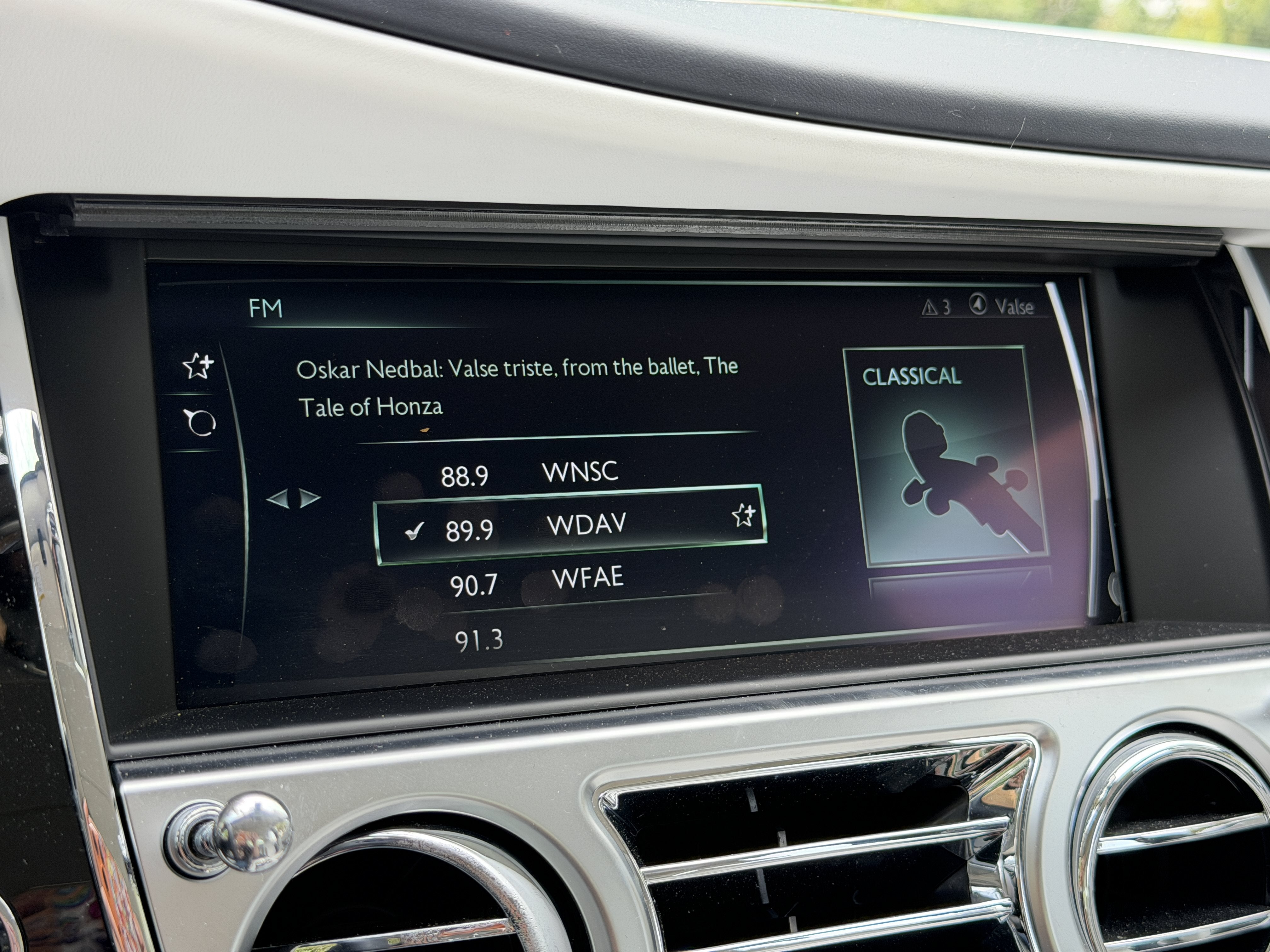 Used 2018 English White Rolls-Royce Base image 20