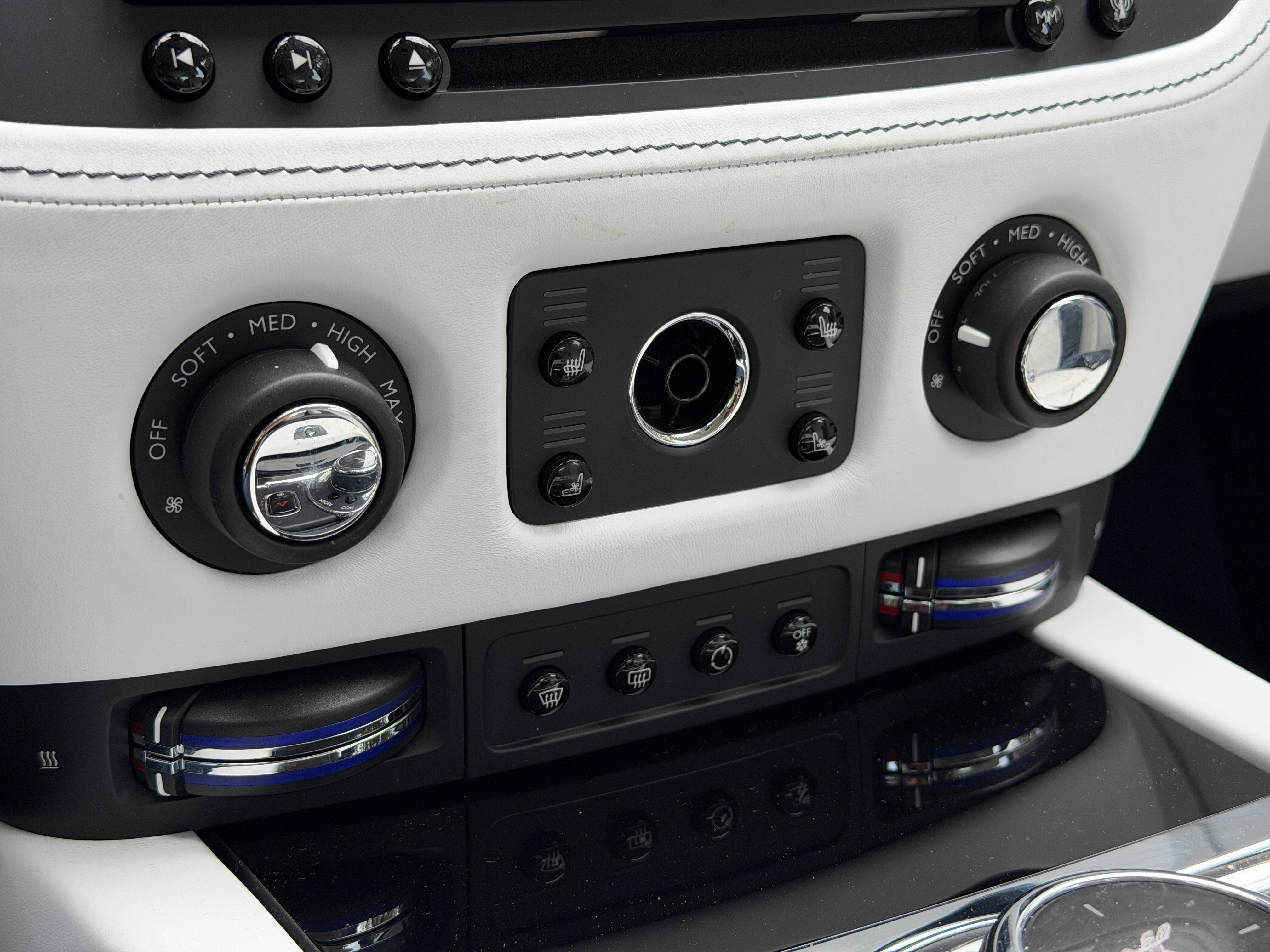 Used 2018 English White Rolls-Royce Base image 24