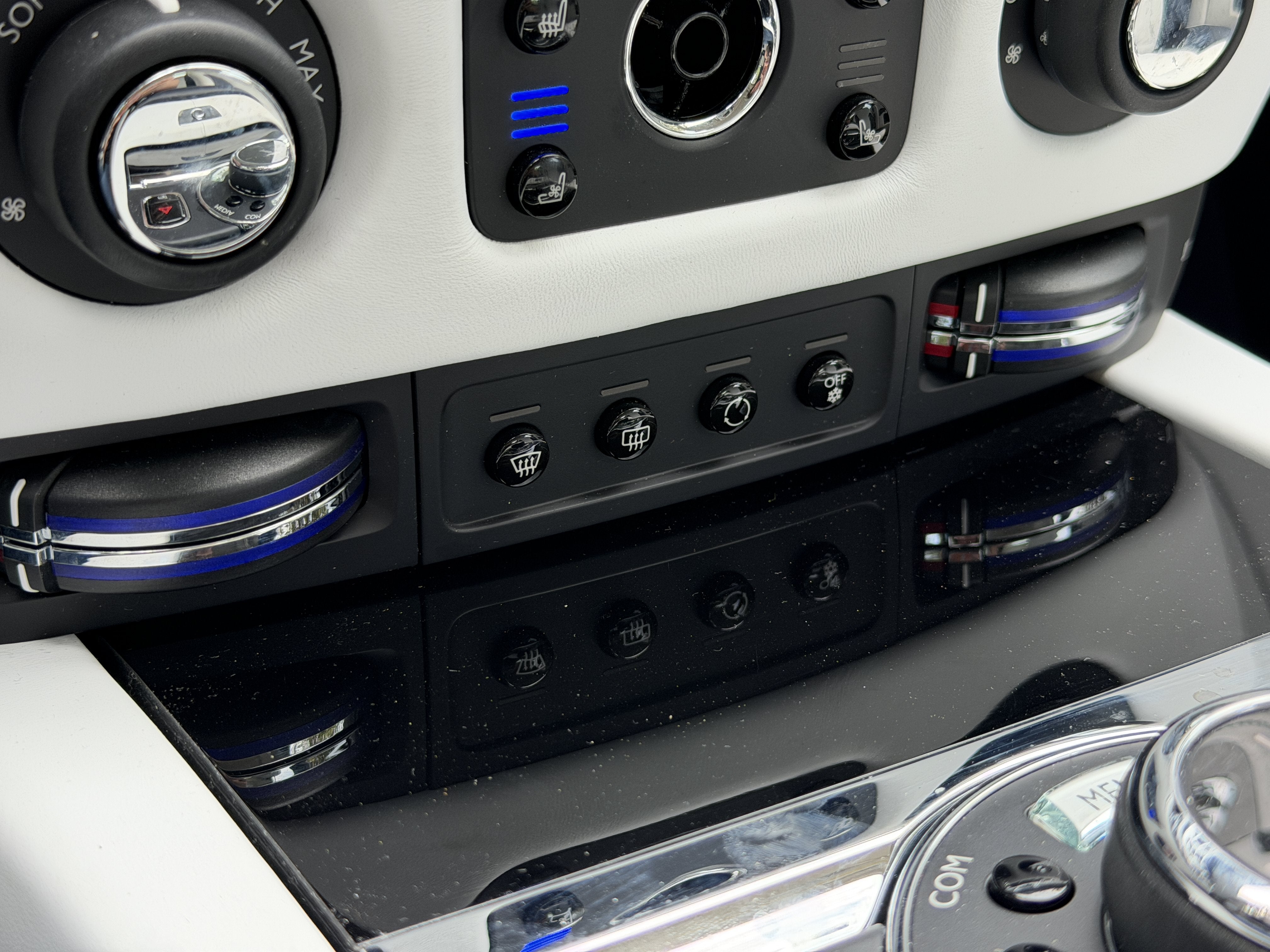 Used 2018 English White Rolls-Royce Base image 25