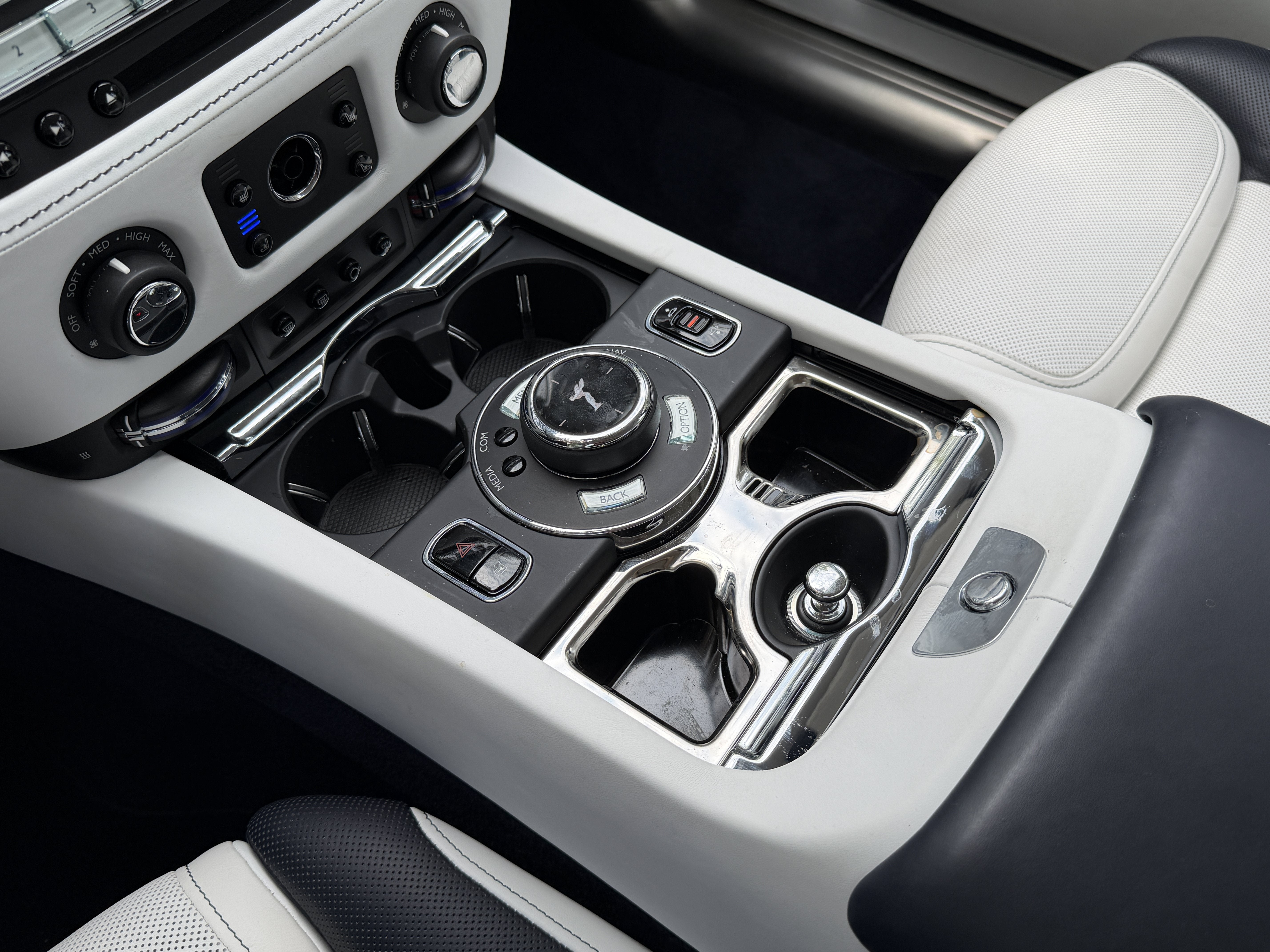 Used 2018 English White Rolls-Royce Base image 27