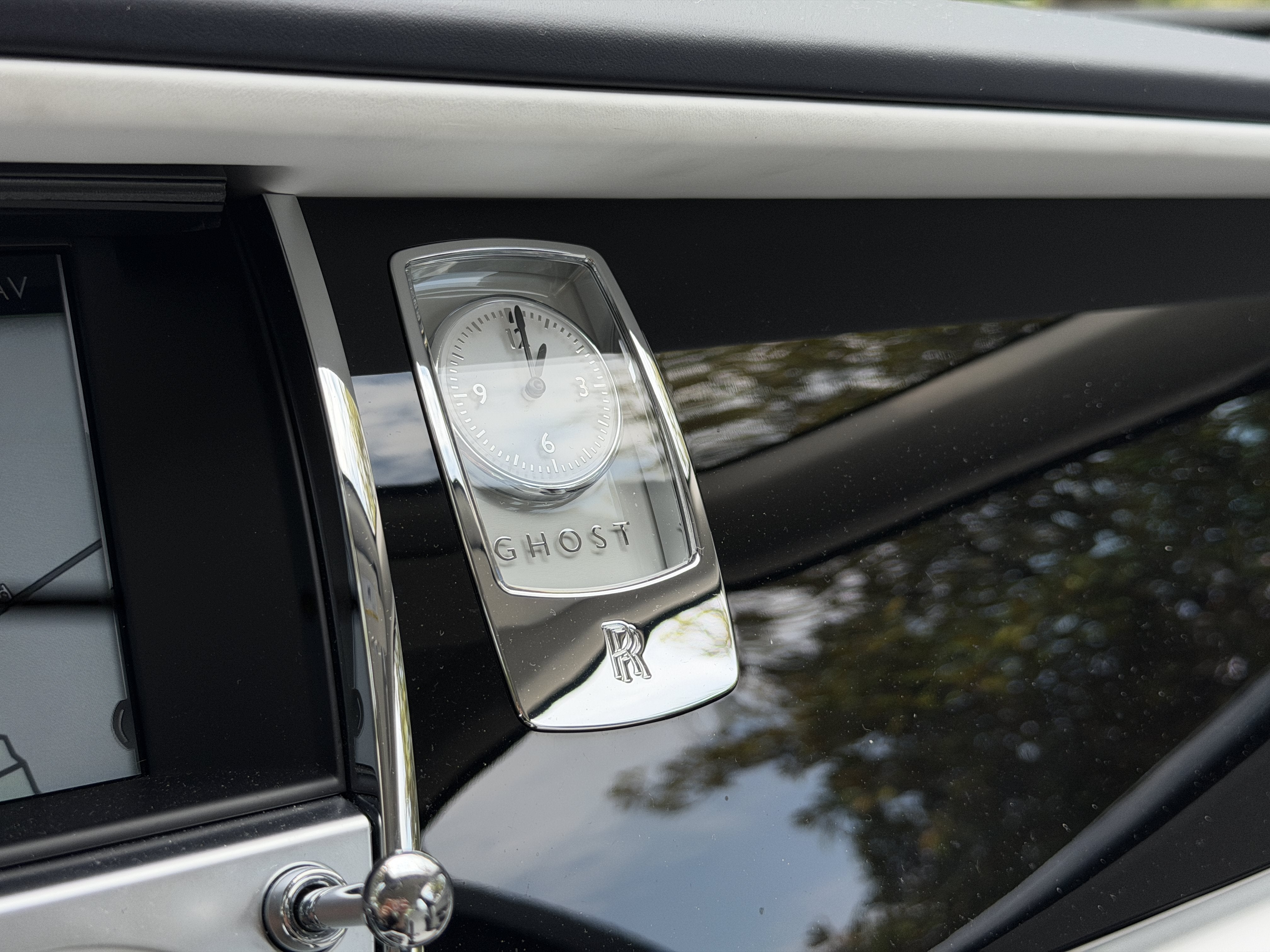 Used 2018 English White Rolls-Royce Base image 29