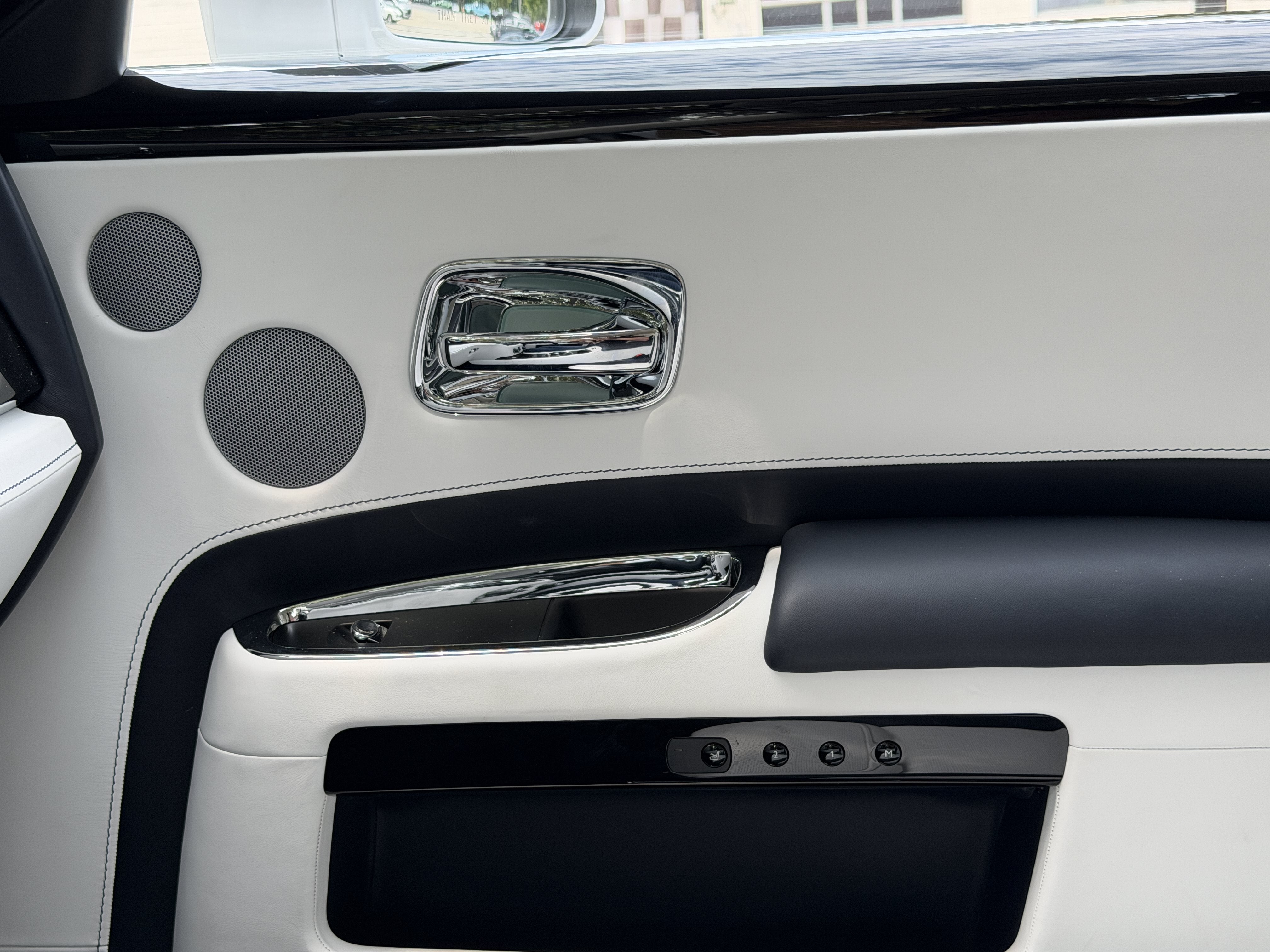 Used 2018 English White Rolls-Royce Base image 30