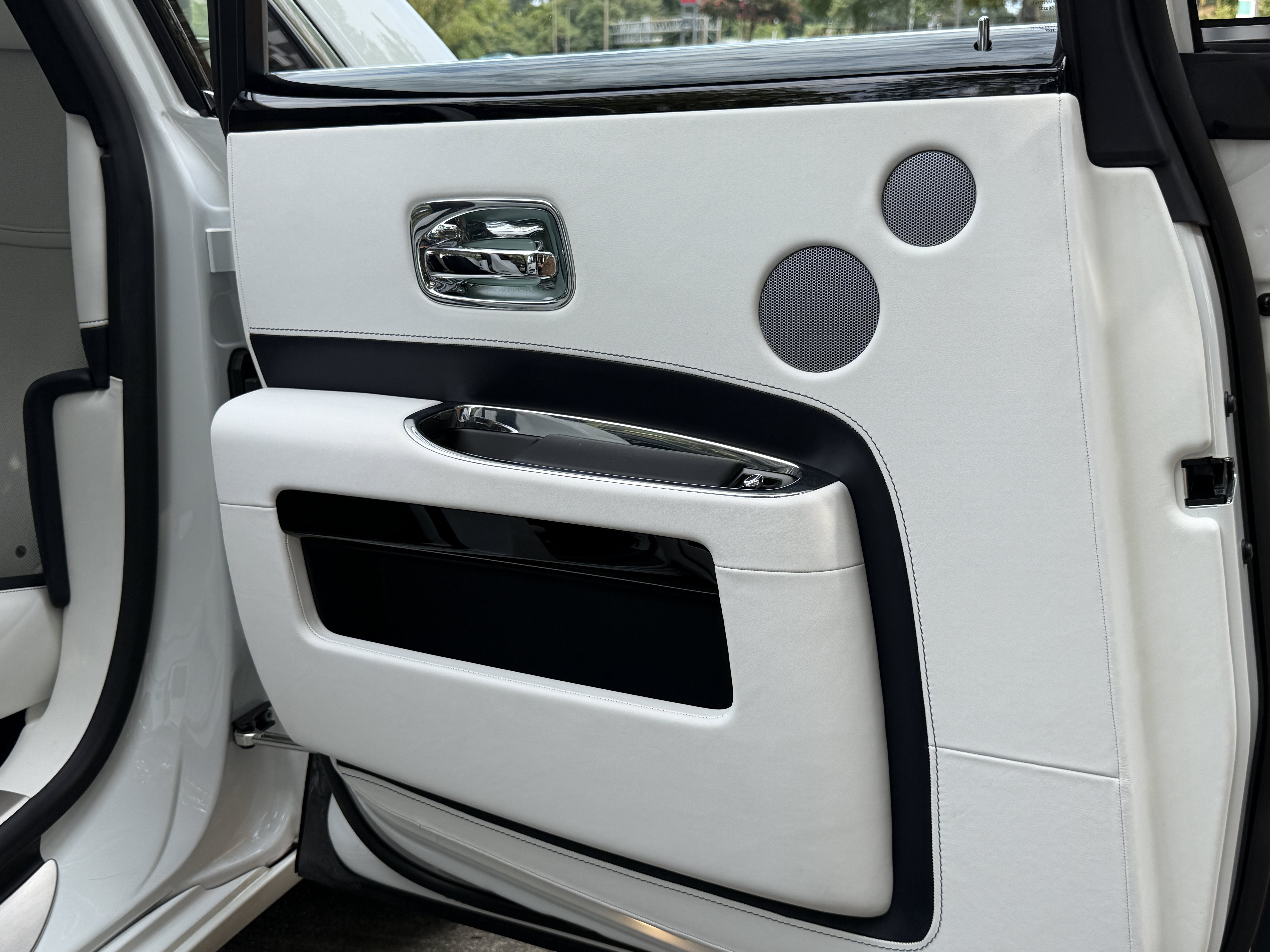 Used 2018 English White Rolls-Royce Base image 34