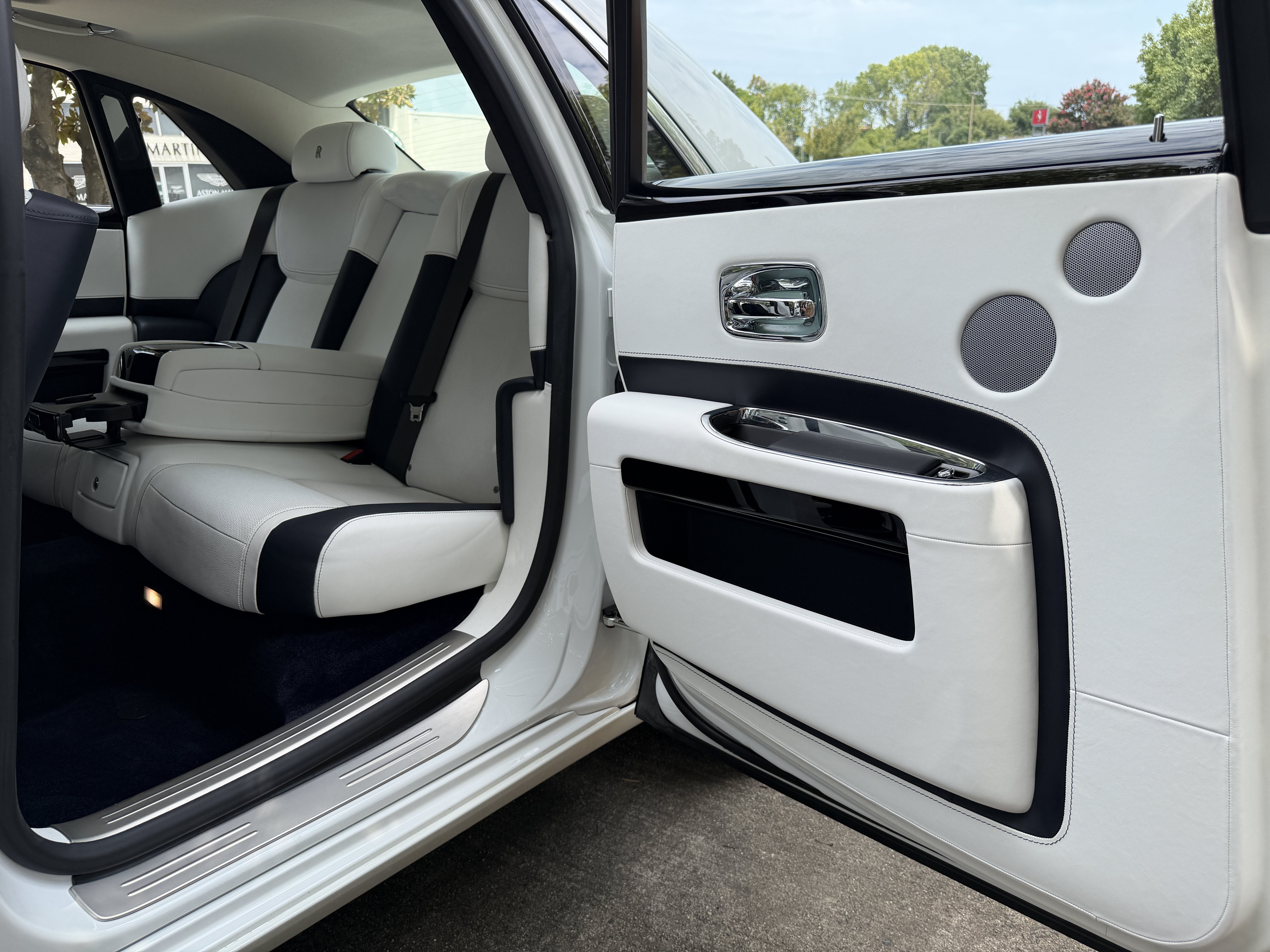 Used 2018 English White Rolls-Royce Base image 35