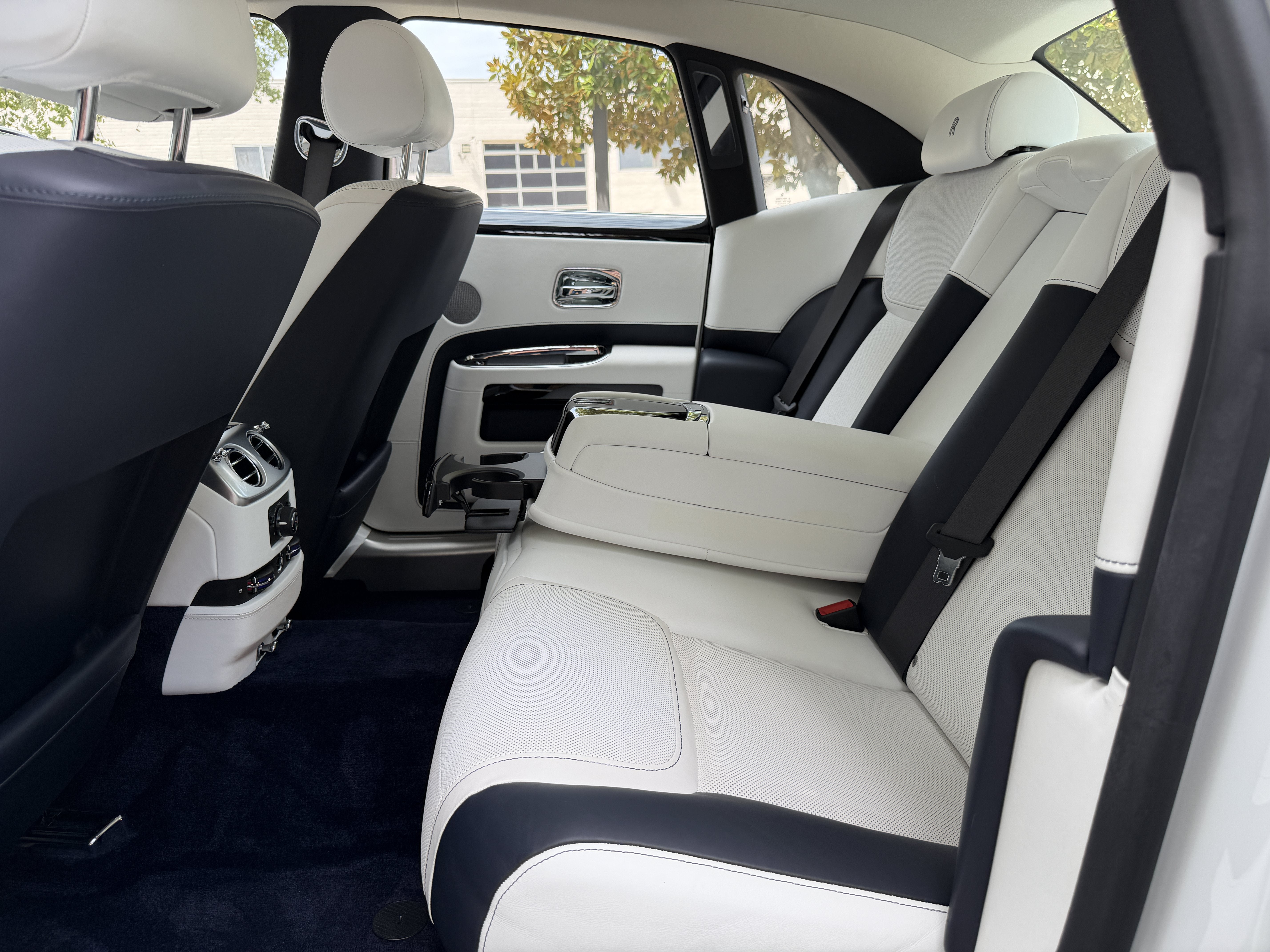 Used 2018 English White Rolls-Royce Base image 37