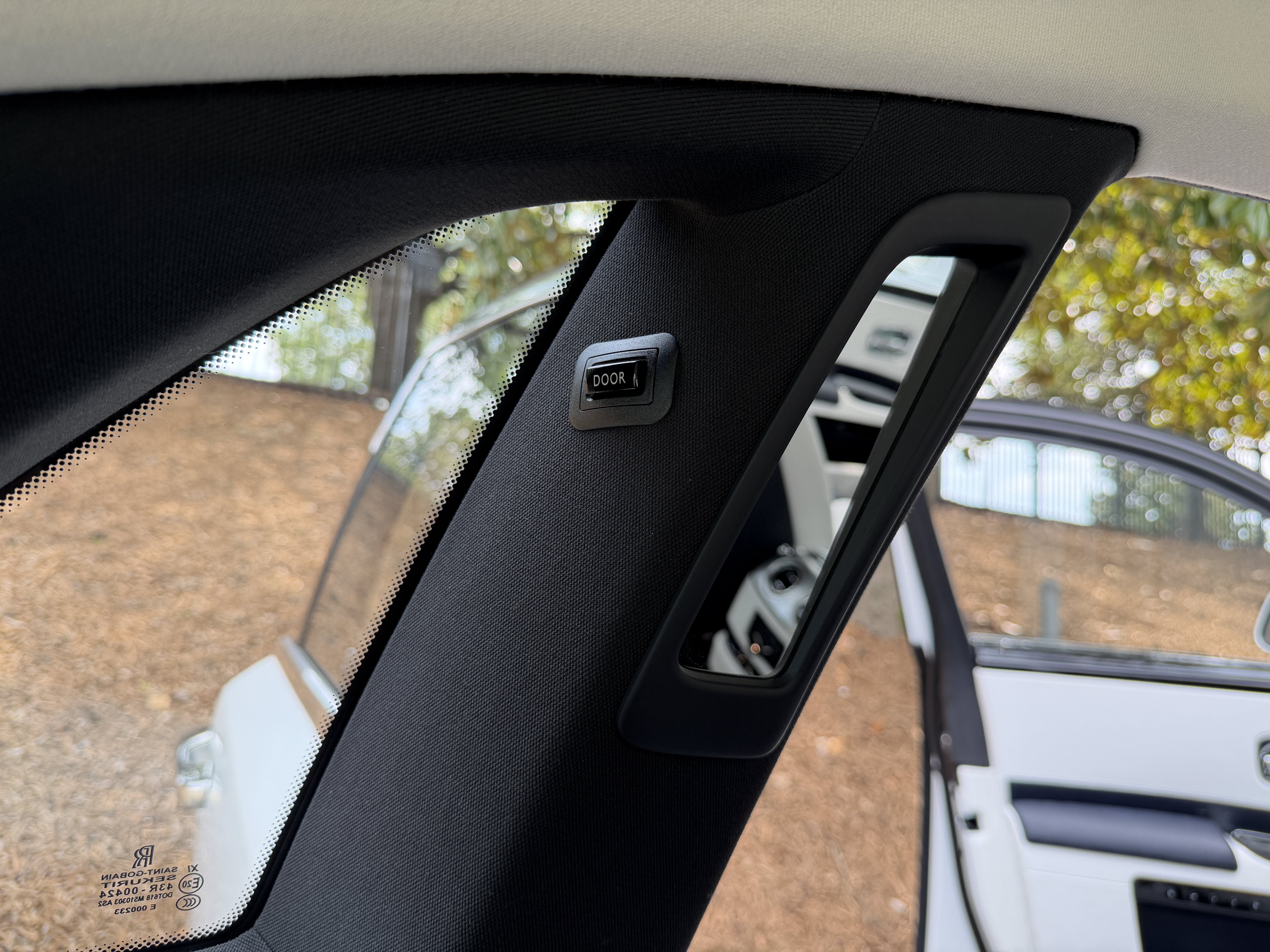 Used 2018 English White Rolls-Royce Base image 39