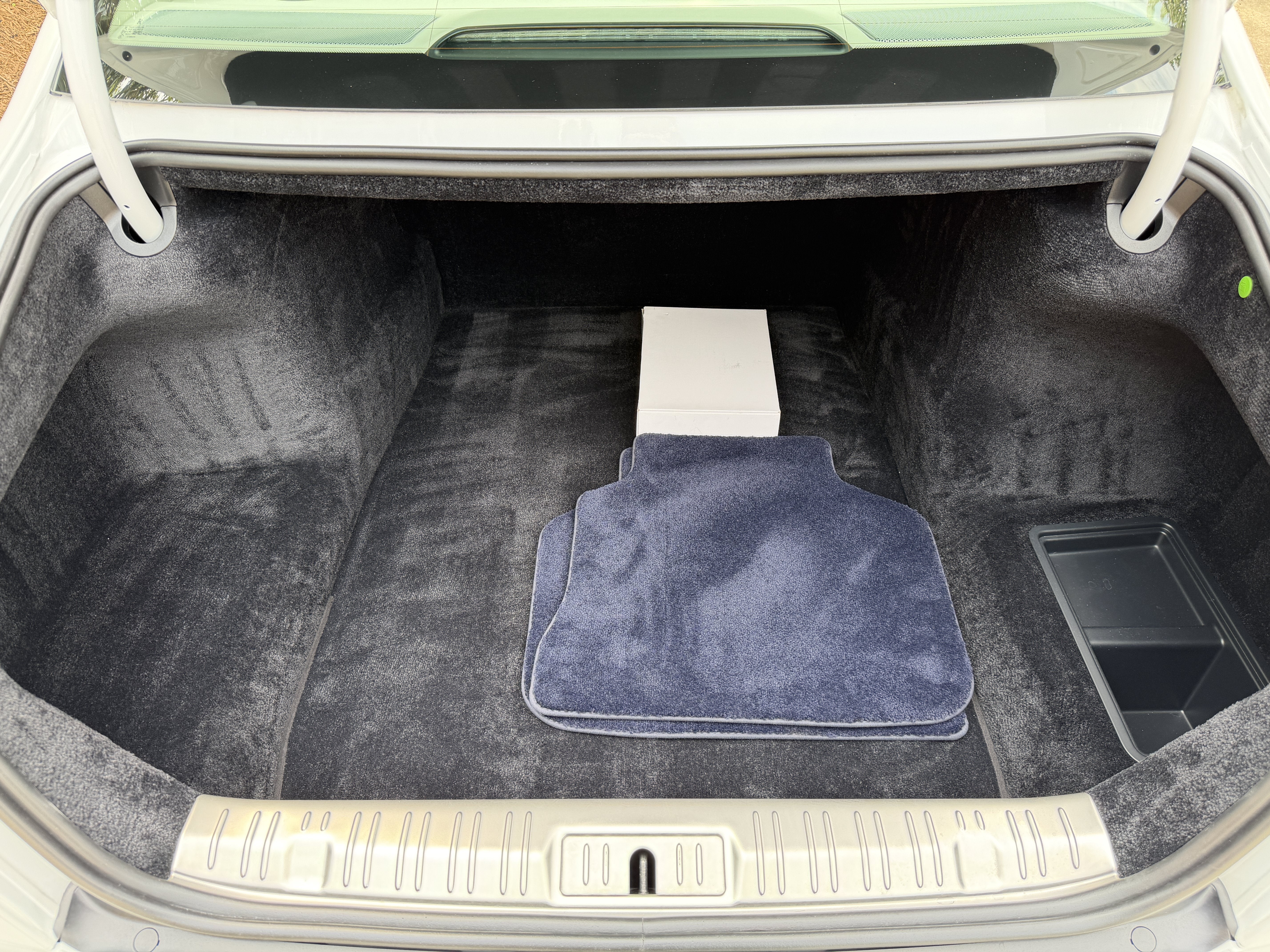 Used 2018 English White Rolls-Royce Base image 40