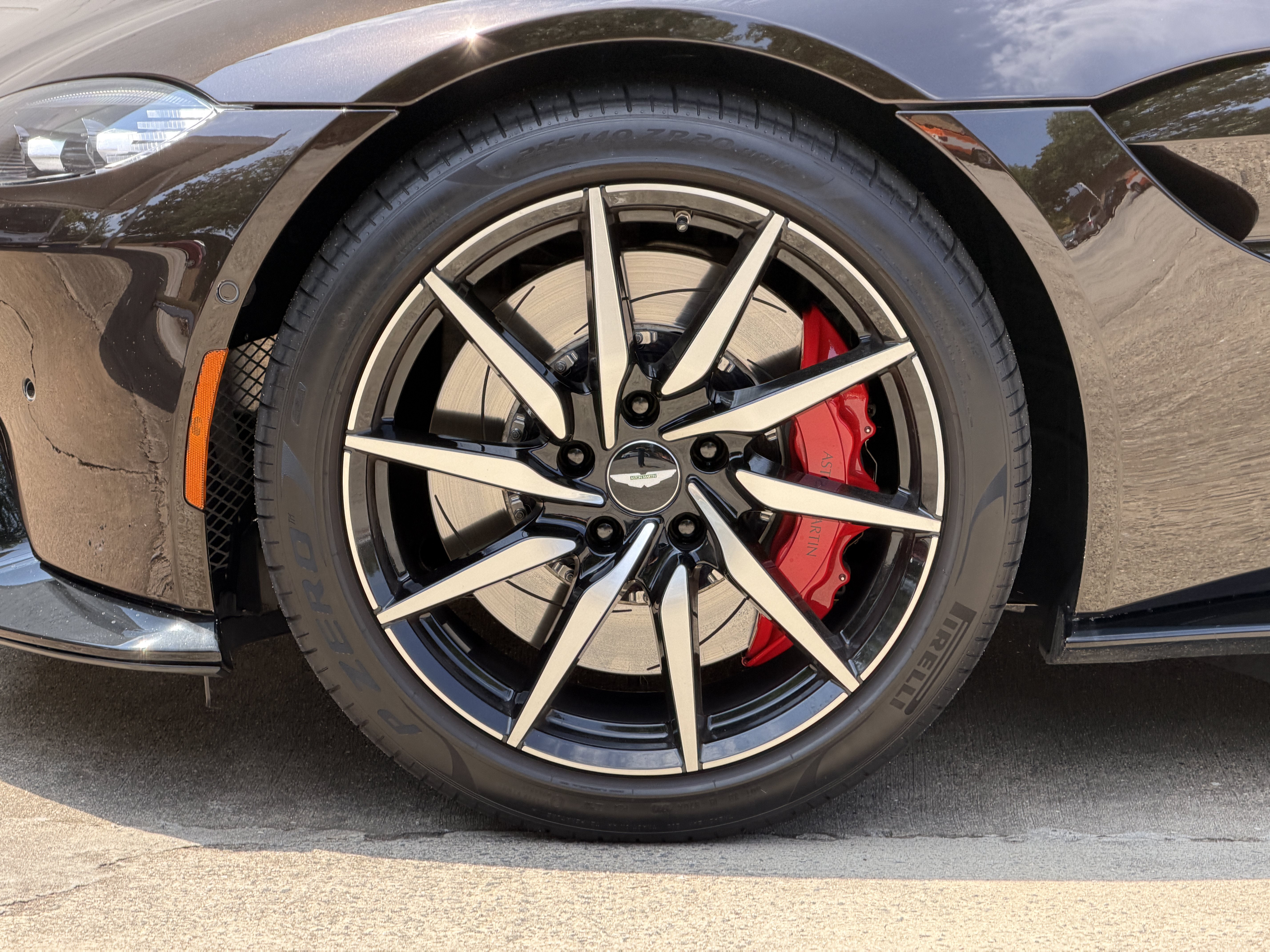 Used 2020 Marron Black Aston Martin  image 4