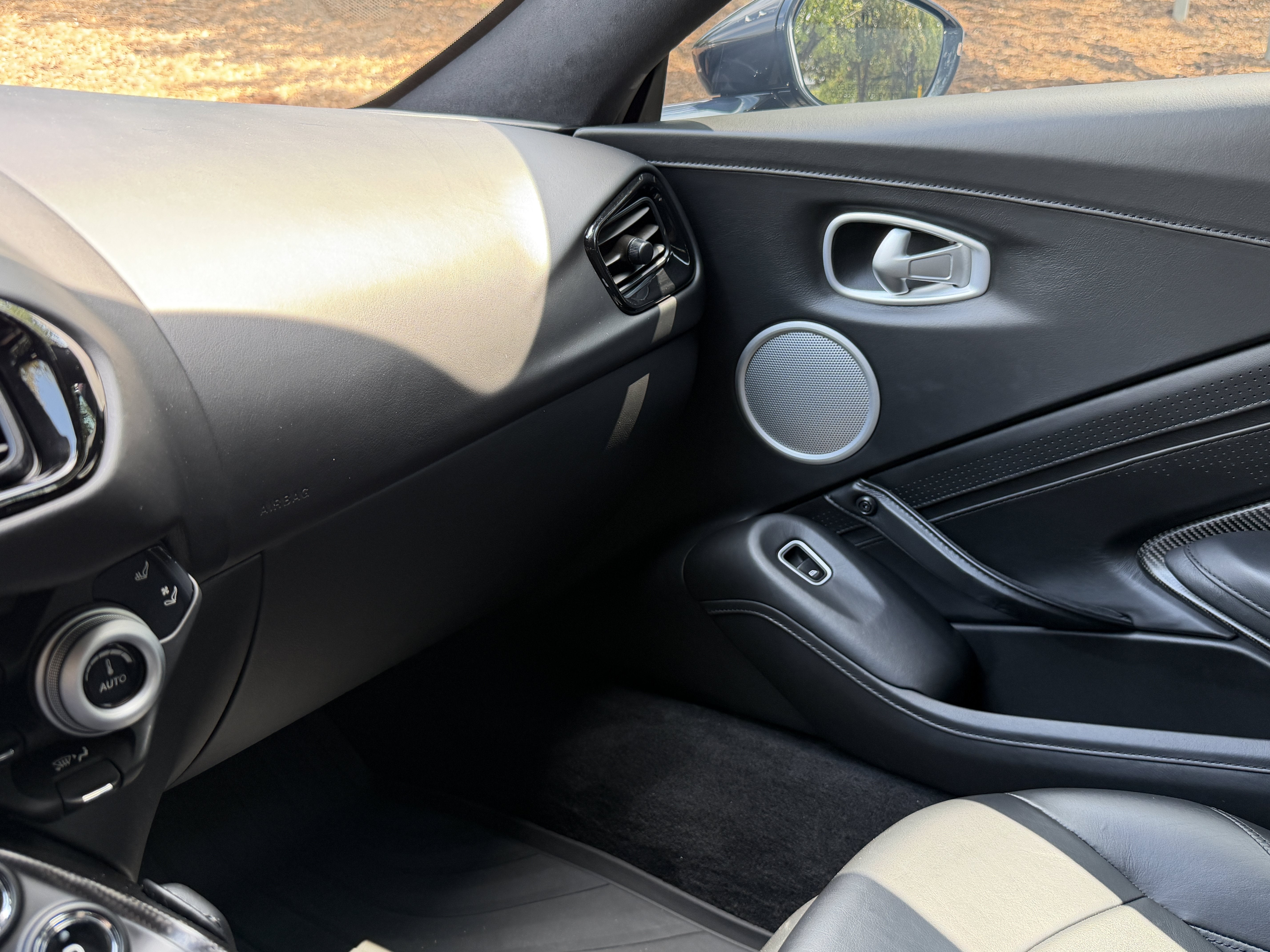 Used 2020 Marron Black Aston Martin  image 31