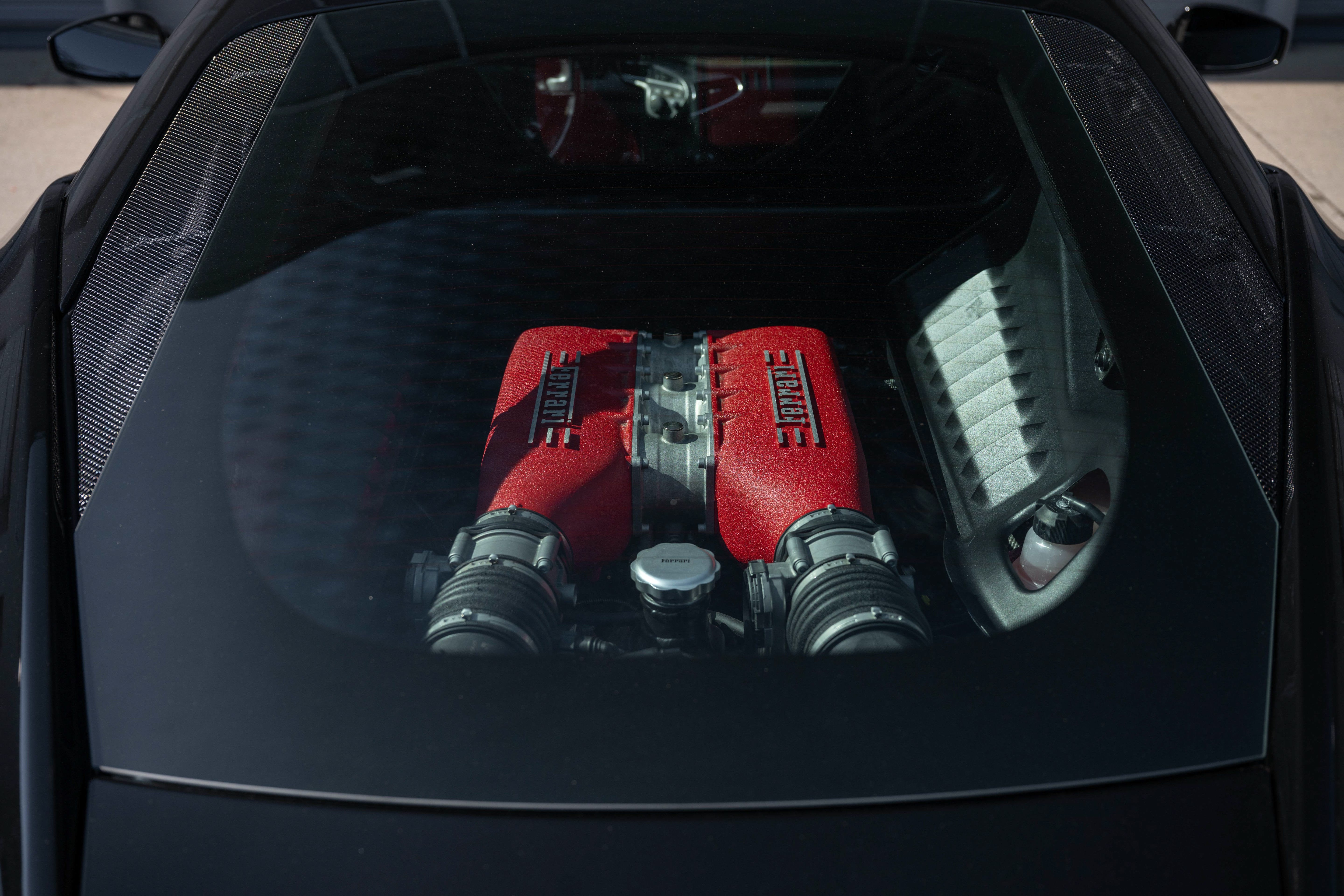 Certified Used 2012 Nero Ferrari Base image 18