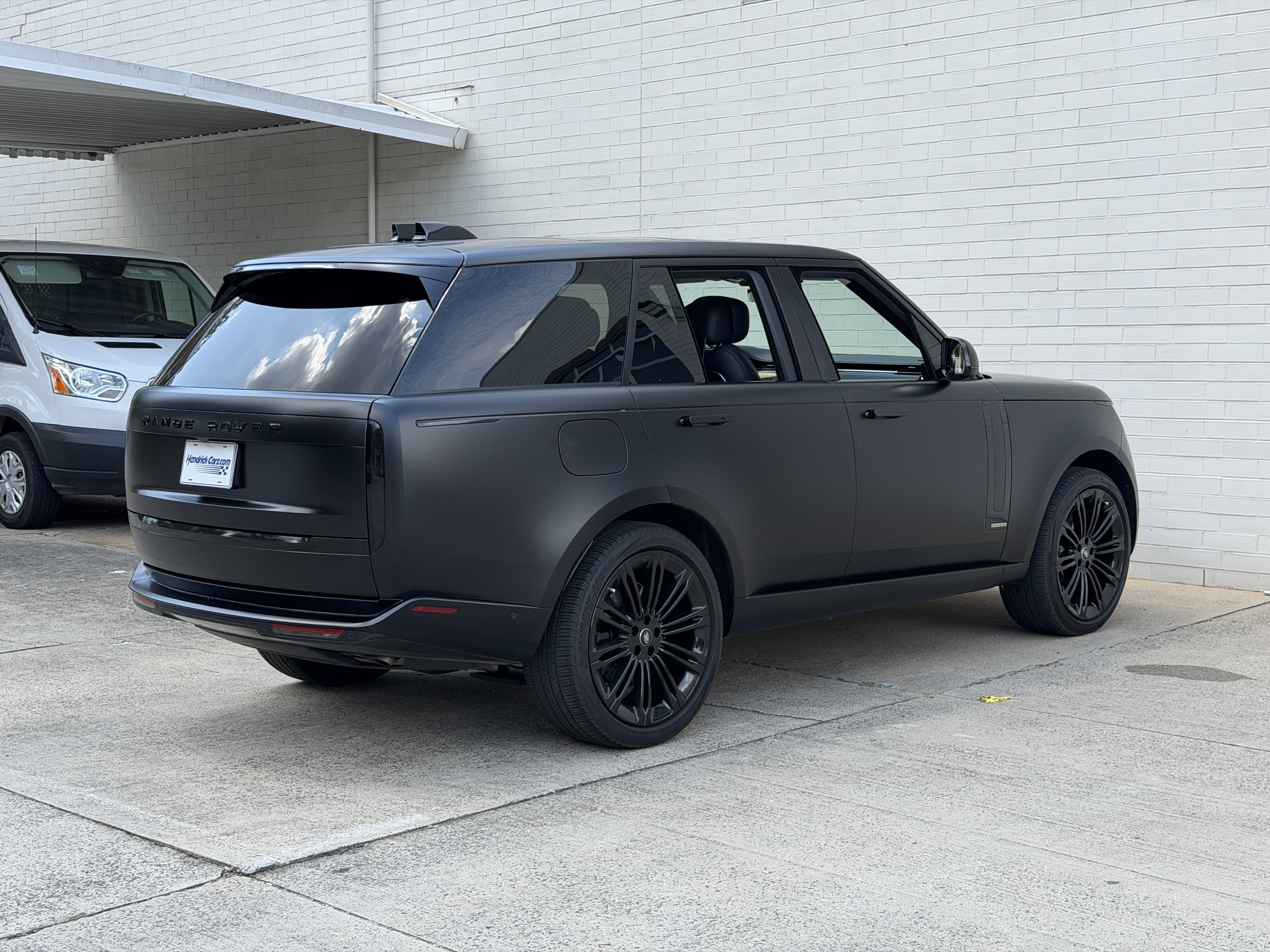 Used 2024 Ligurian Black SV Bespoke Ultra Metallic Sat Land Rover Autobiography image 3