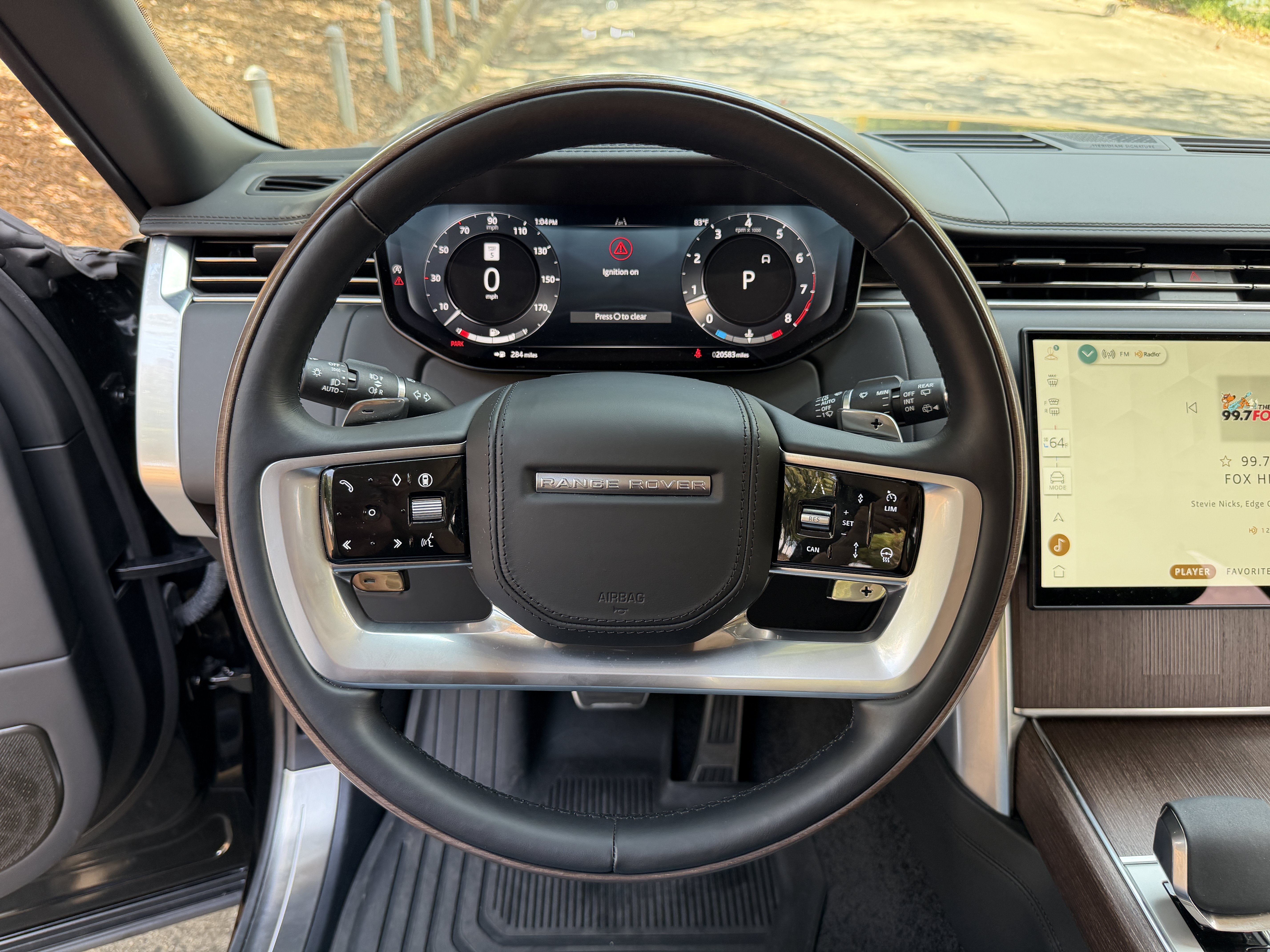 Used 2024 Ligurian Black SV Bespoke Ultra Metallic Sat Land Rover Autobiography image 18