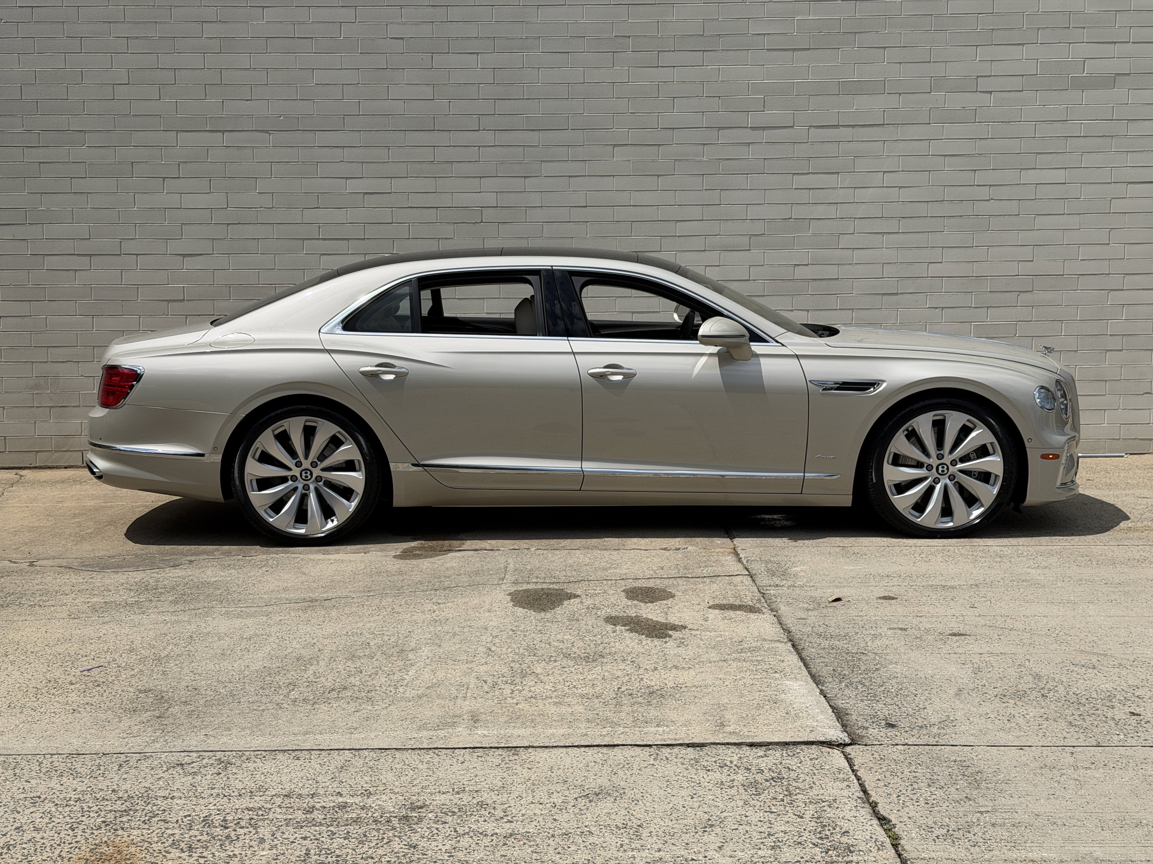 Used 2026 Cashmere Bentley Azure image 5