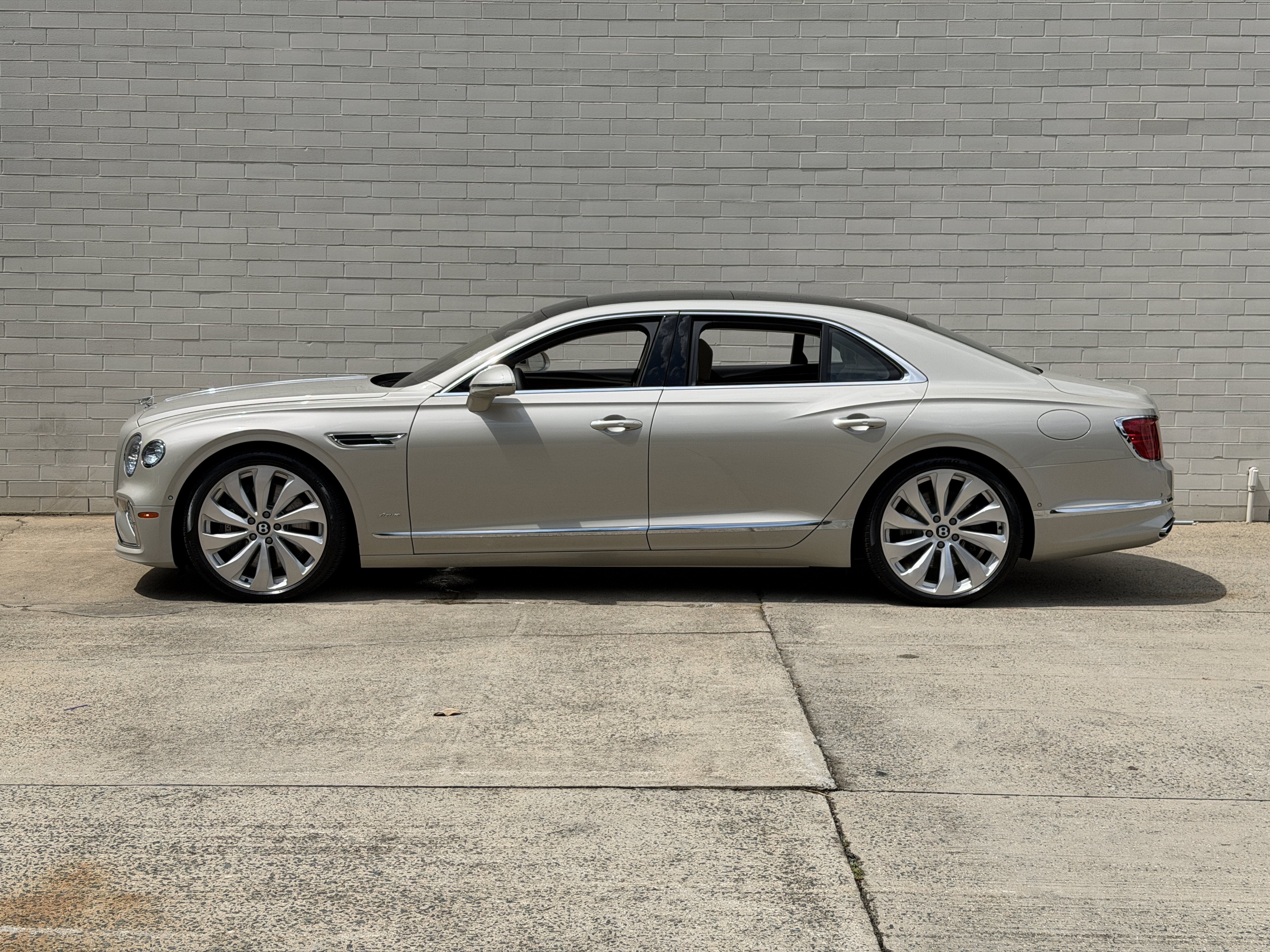 Used 2026 Cashmere Bentley Azure image 9
