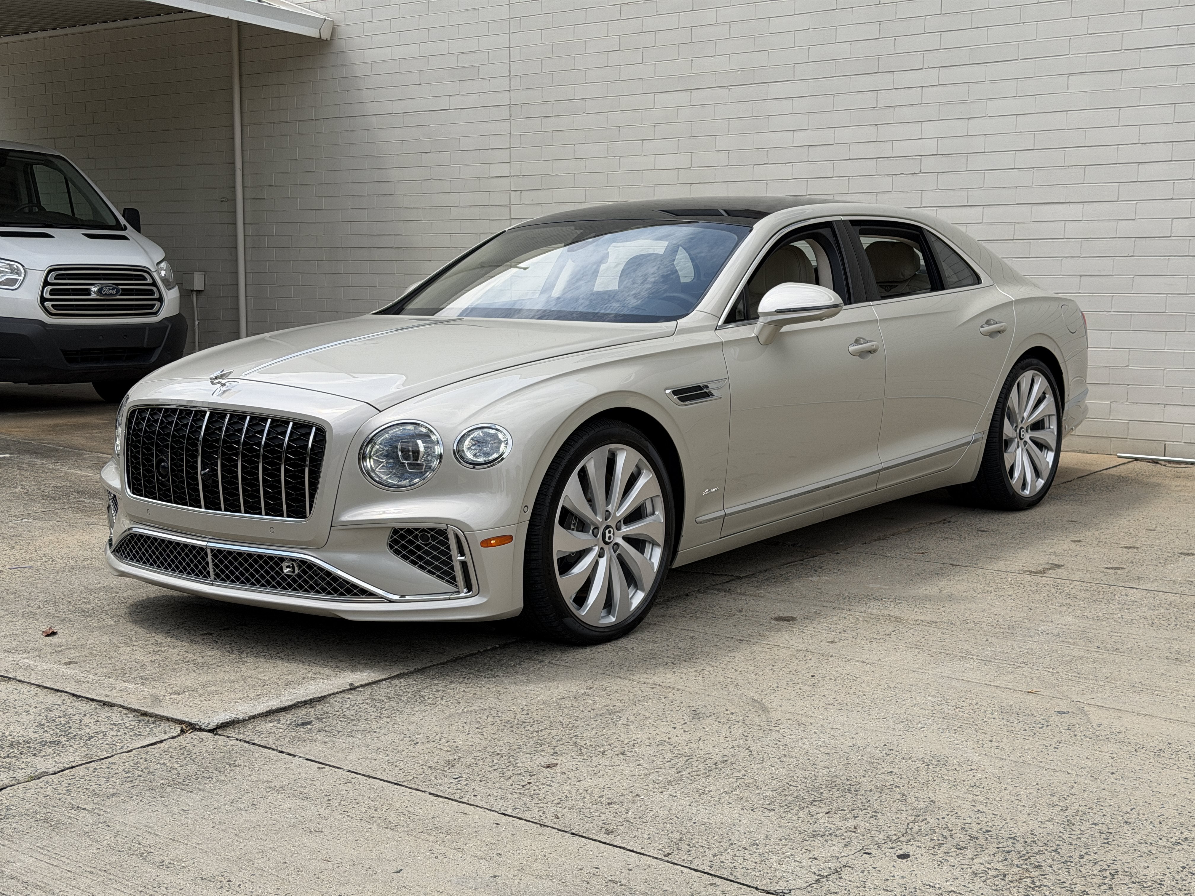 Used 2026 Cashmere Bentley Azure image 10