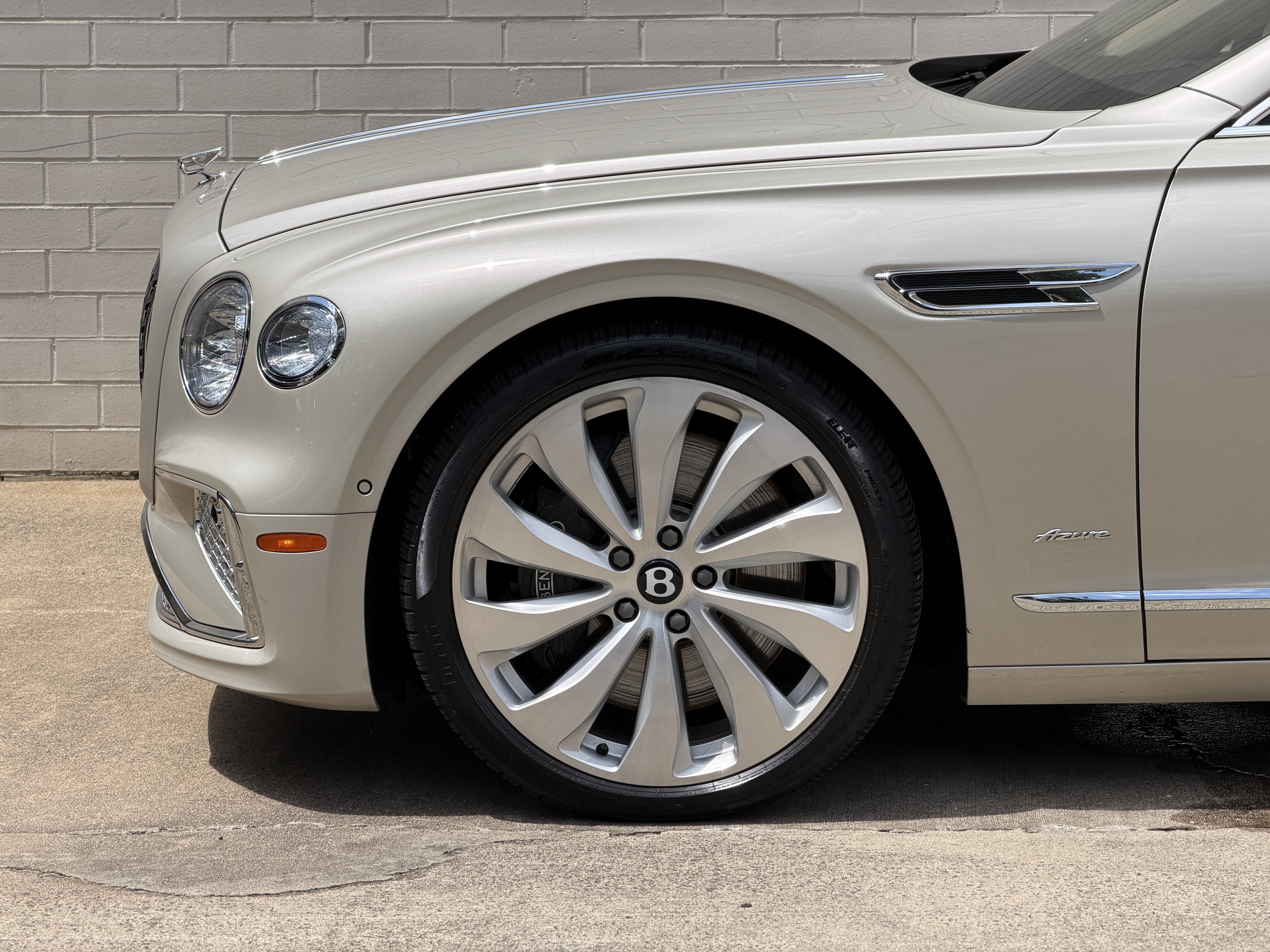 Used 2026 Cashmere Bentley Azure image 13