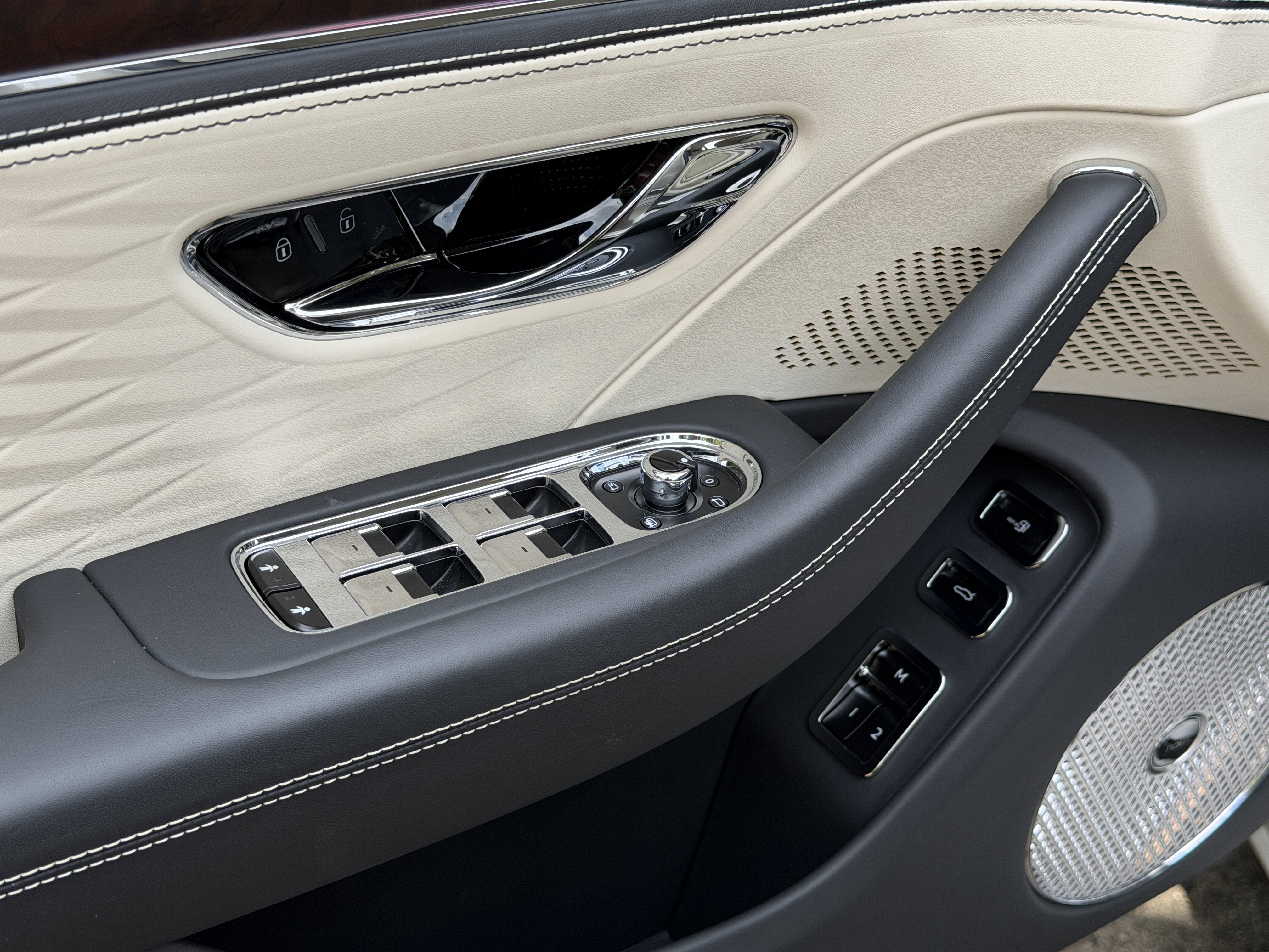 Used 2026 Cashmere Bentley Azure image 15