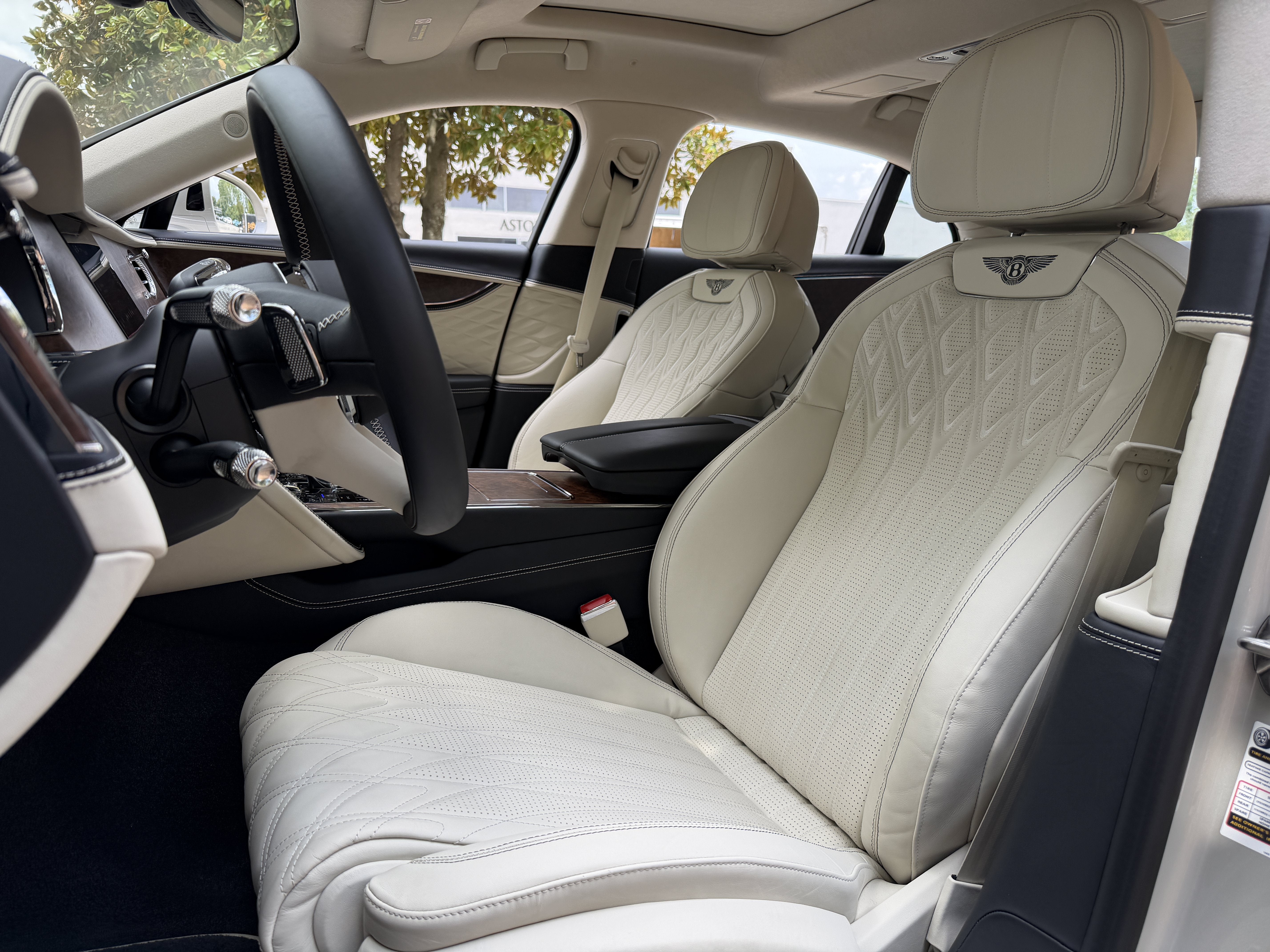 Used 2026 Cashmere Bentley Azure image 17