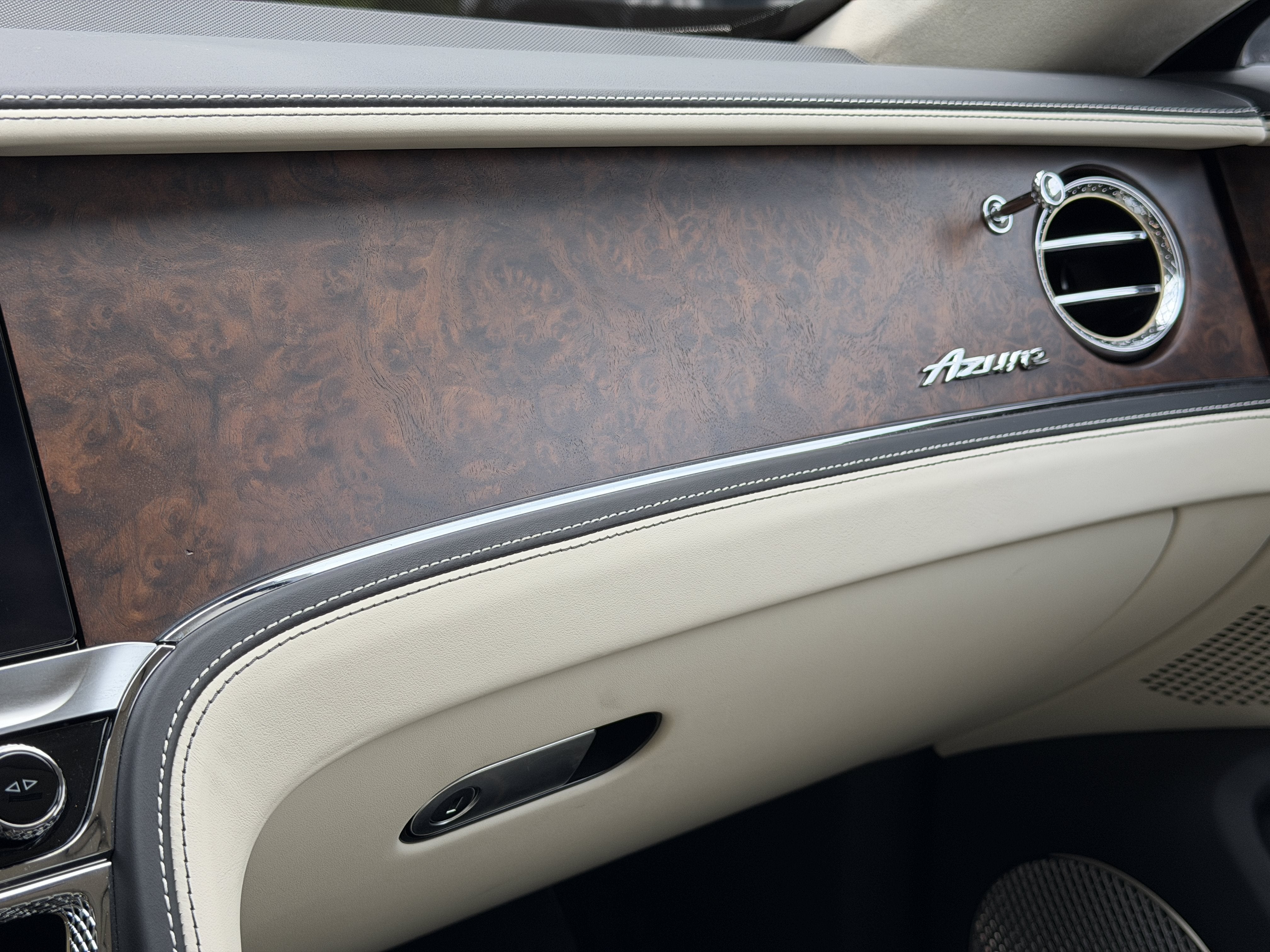 Used 2026 Cashmere Bentley Azure image 32