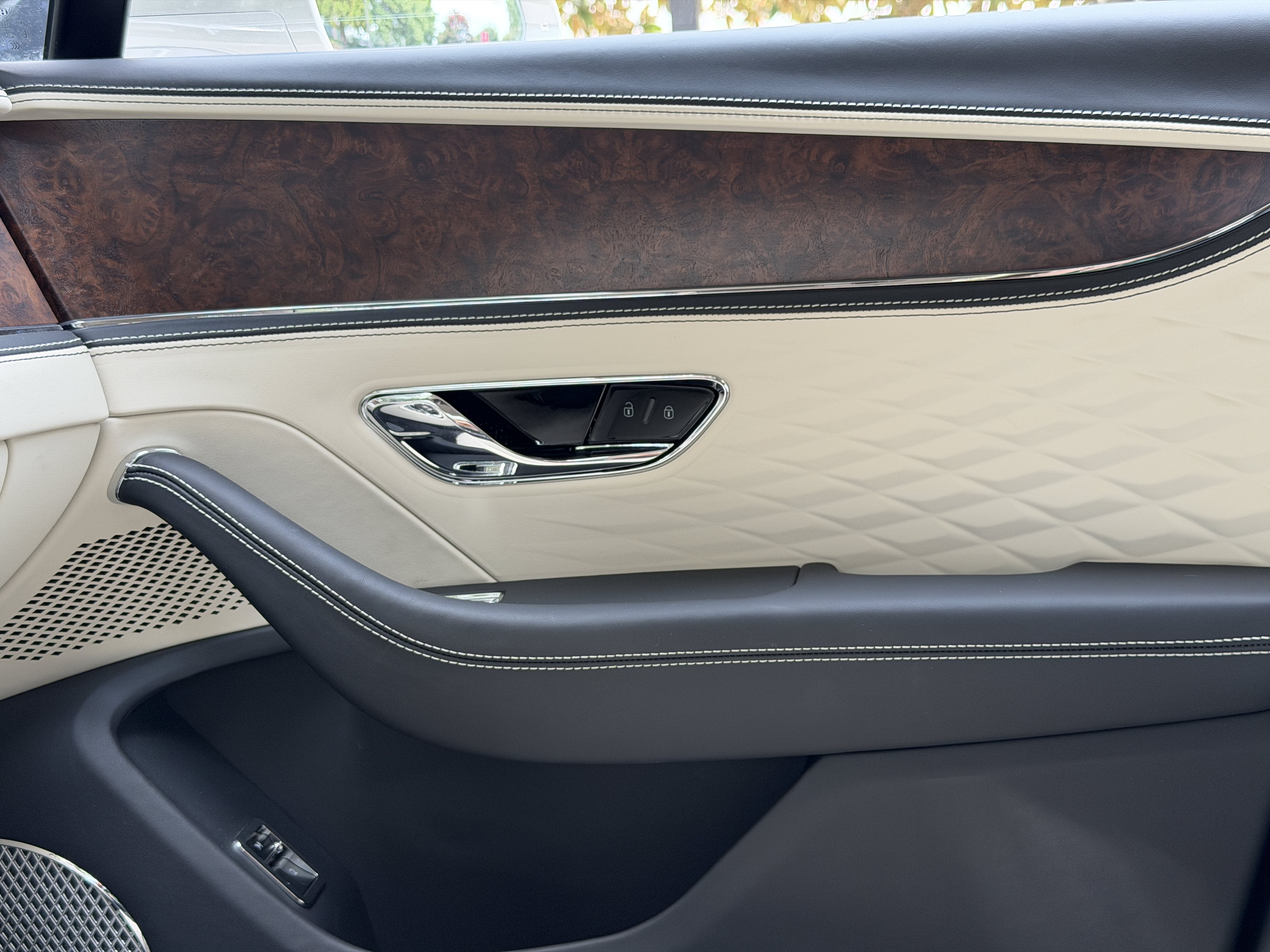 Used 2026 Cashmere Bentley Azure image 33