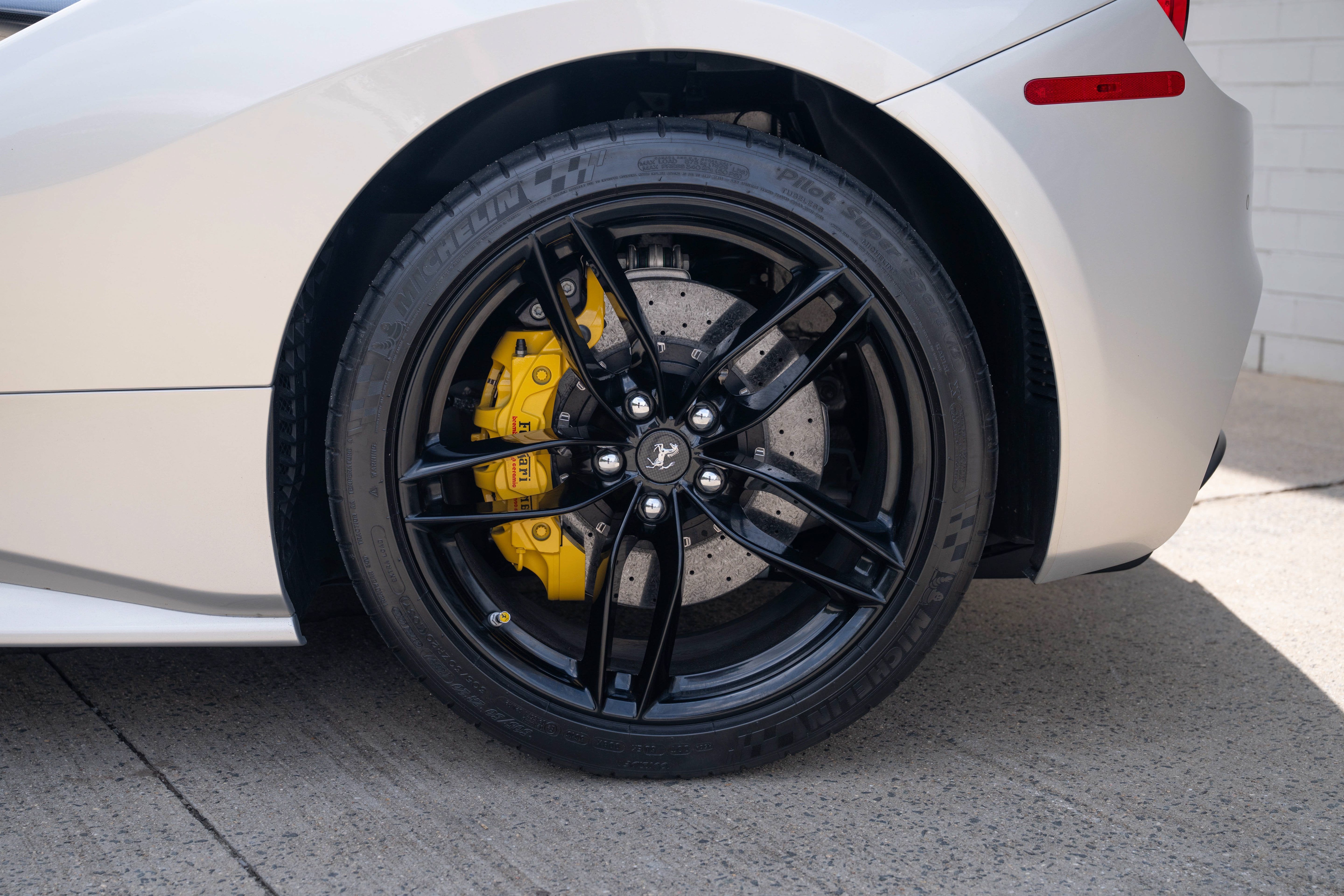 Used 2017 Grigio Abu Dhabi Ferrari Base image 18